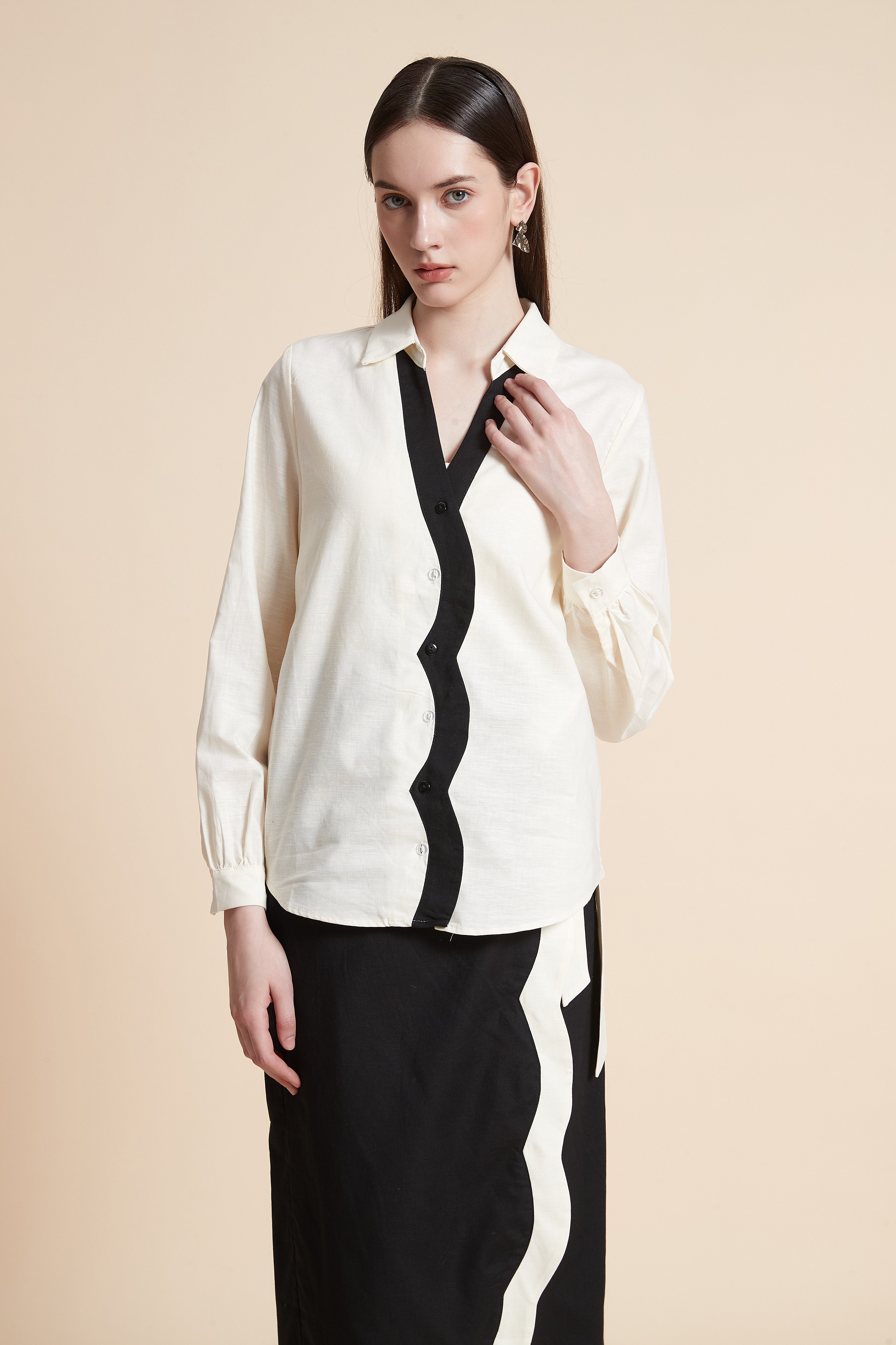 قميص لونين بأكمام طويلة