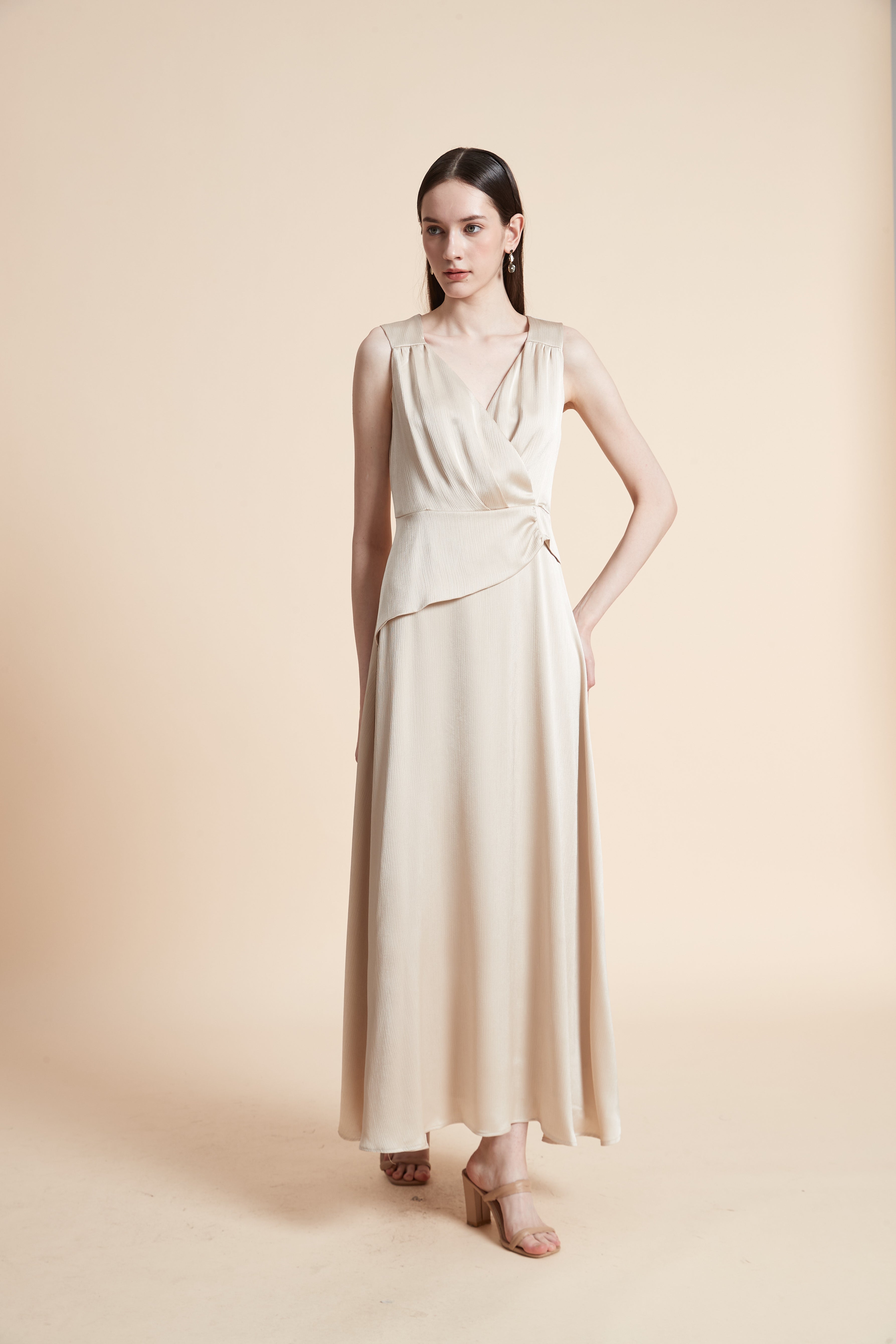 فستان ماكسي سادة بدون أكمام