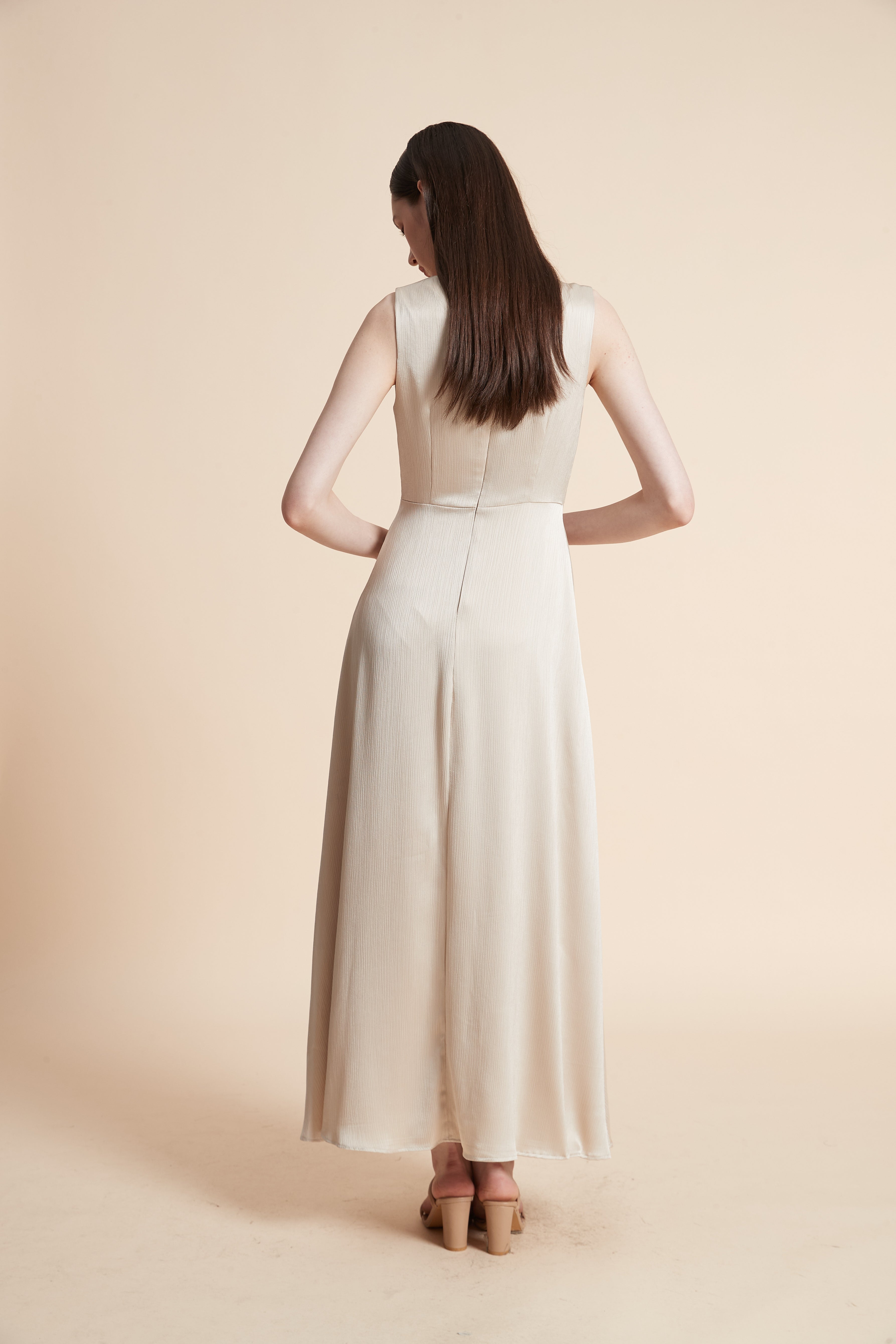 فستان ماكسي سادة بدون أكمام