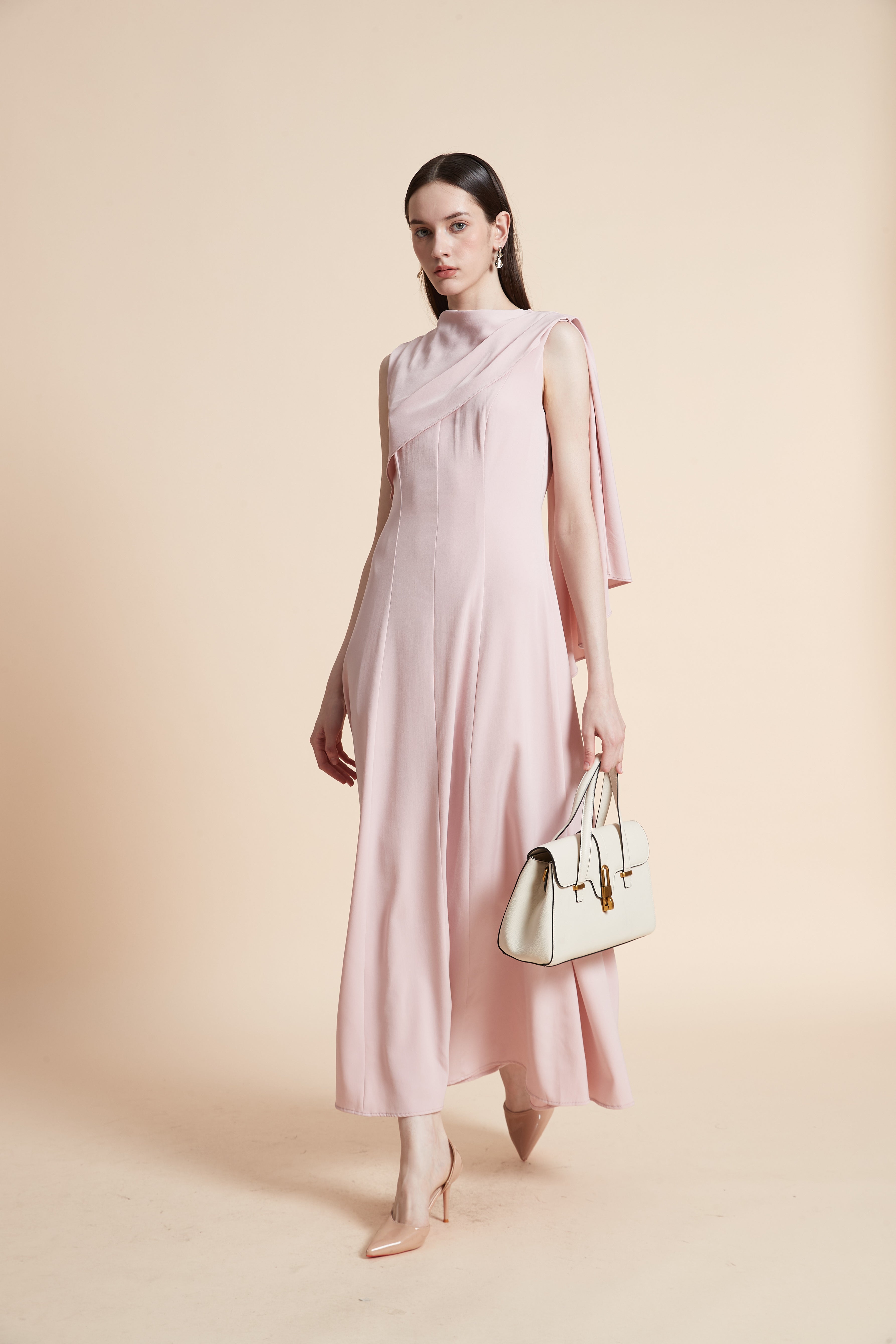 فستان طويل سادة بدون أكمام