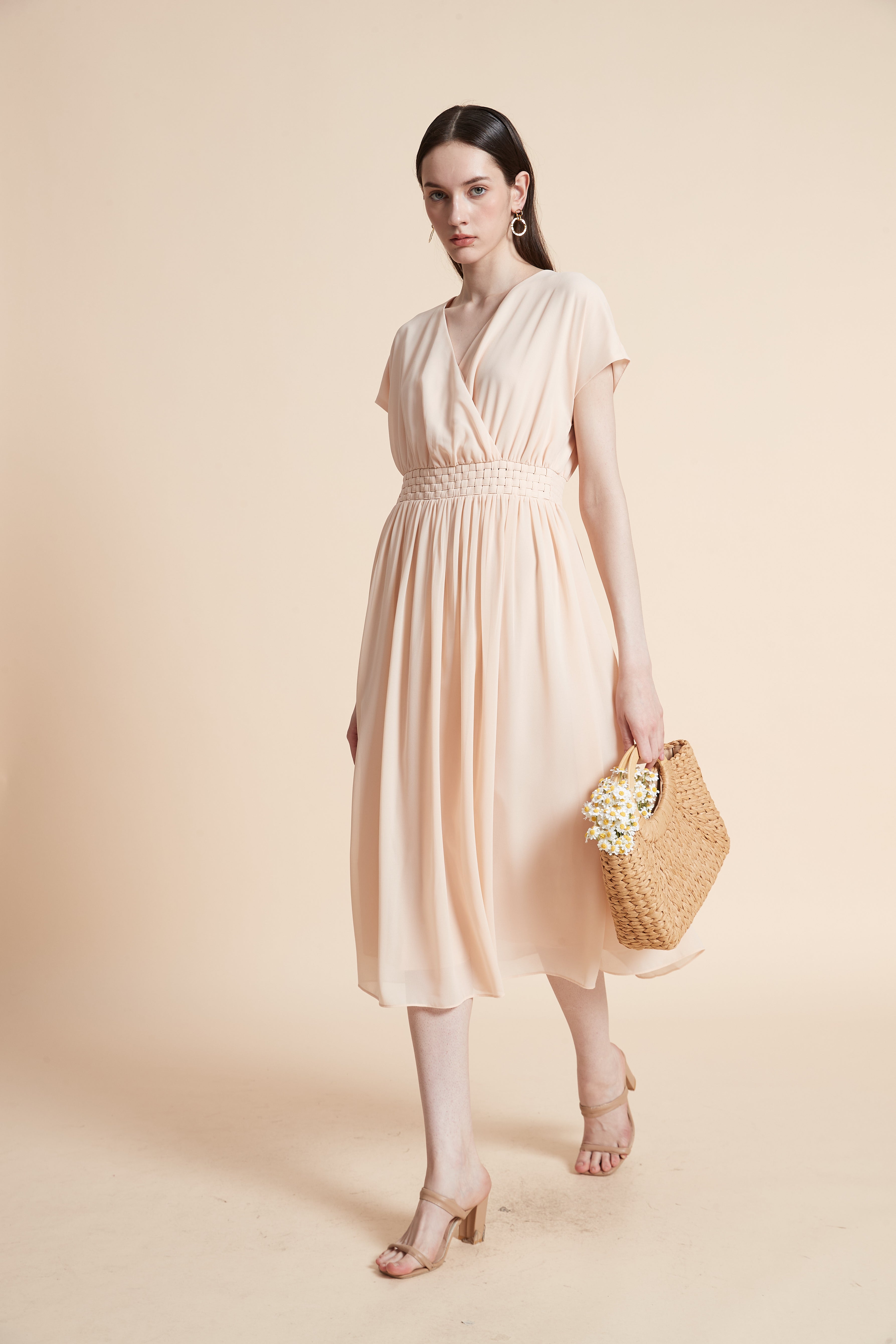 فستان ميدي سادة بأكمام قصيرة