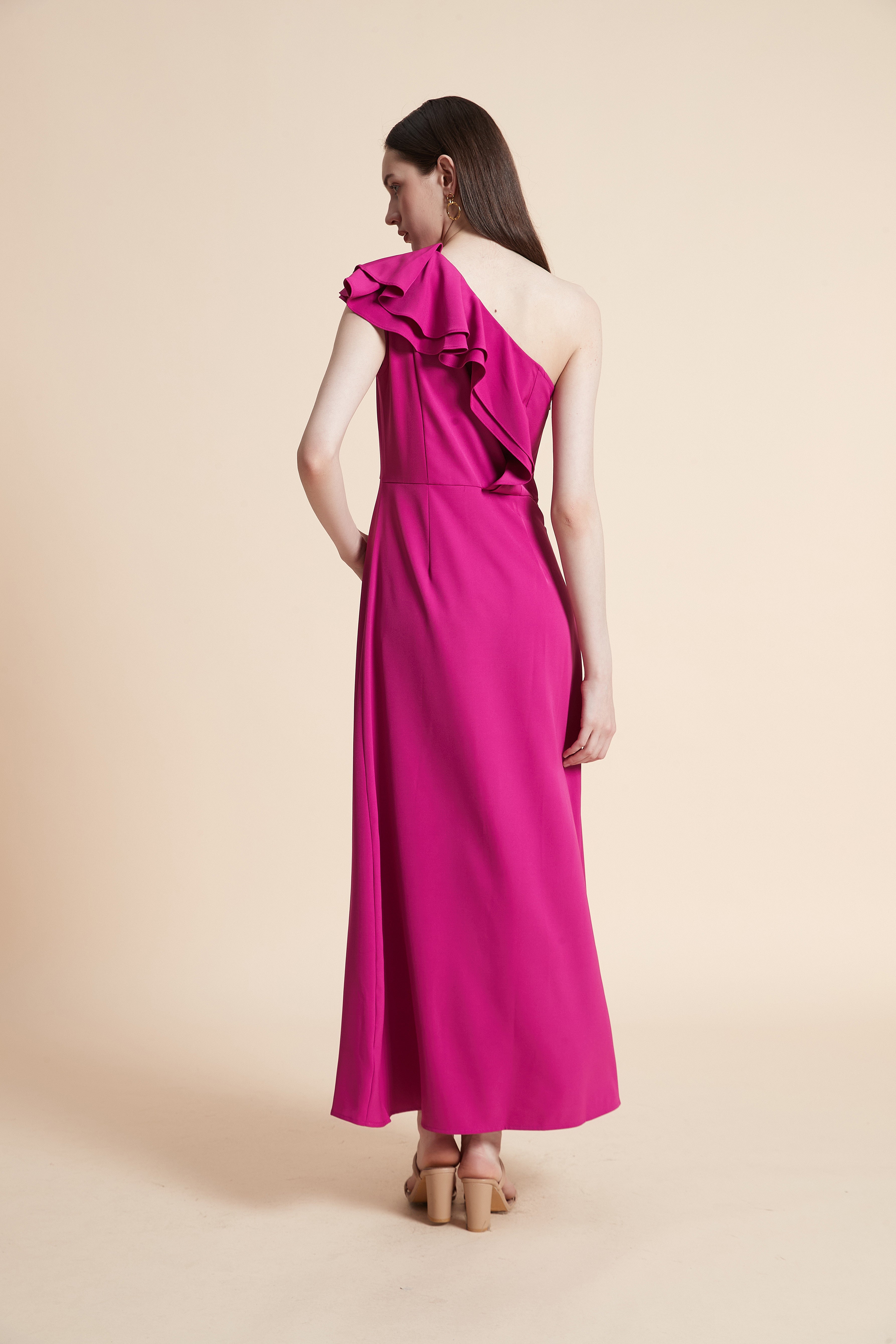 فستان ماكسي كتف مكشوف بكشكشة