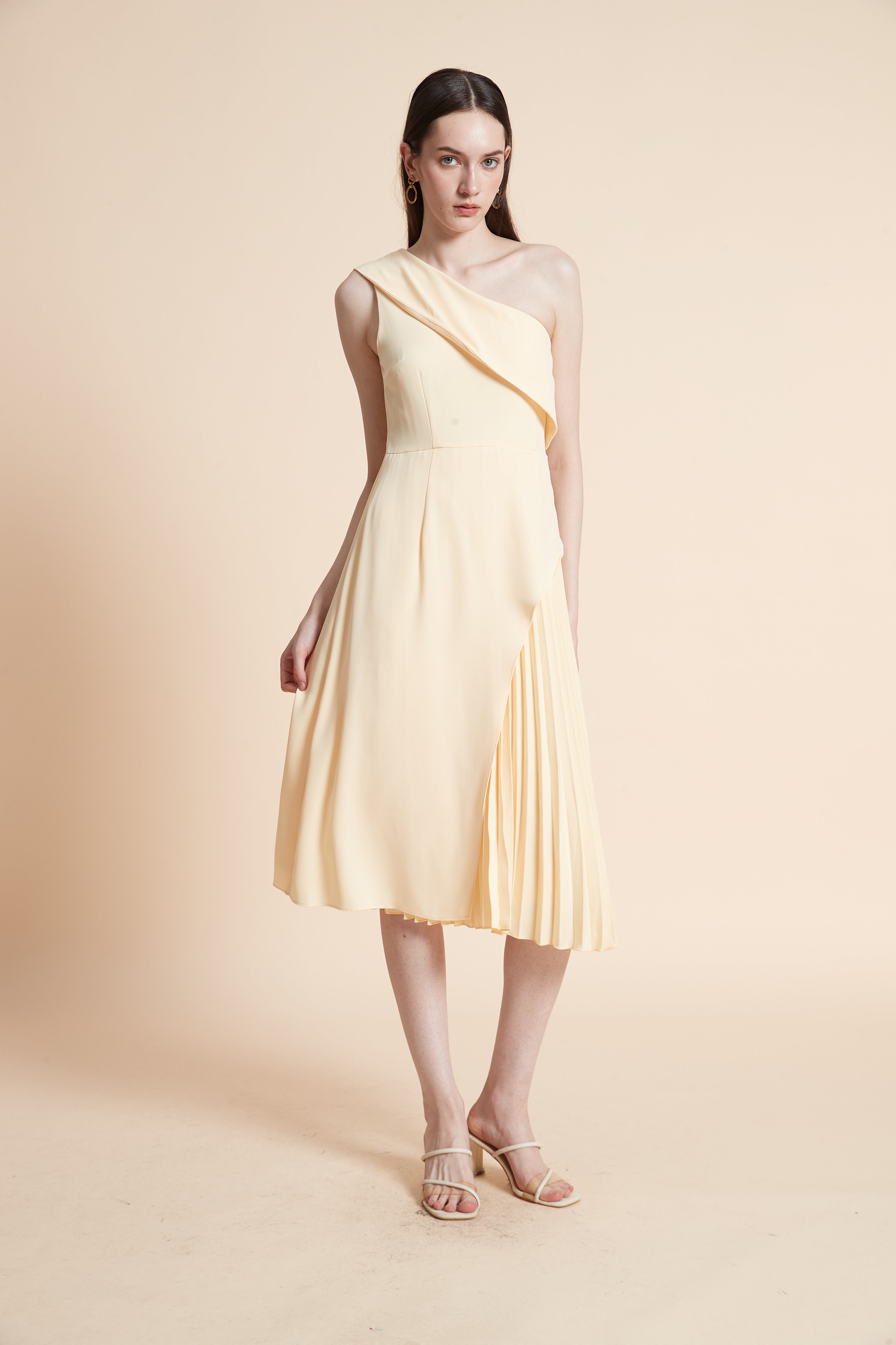 فستان ميدي كتف مكشوف بدون أكمام