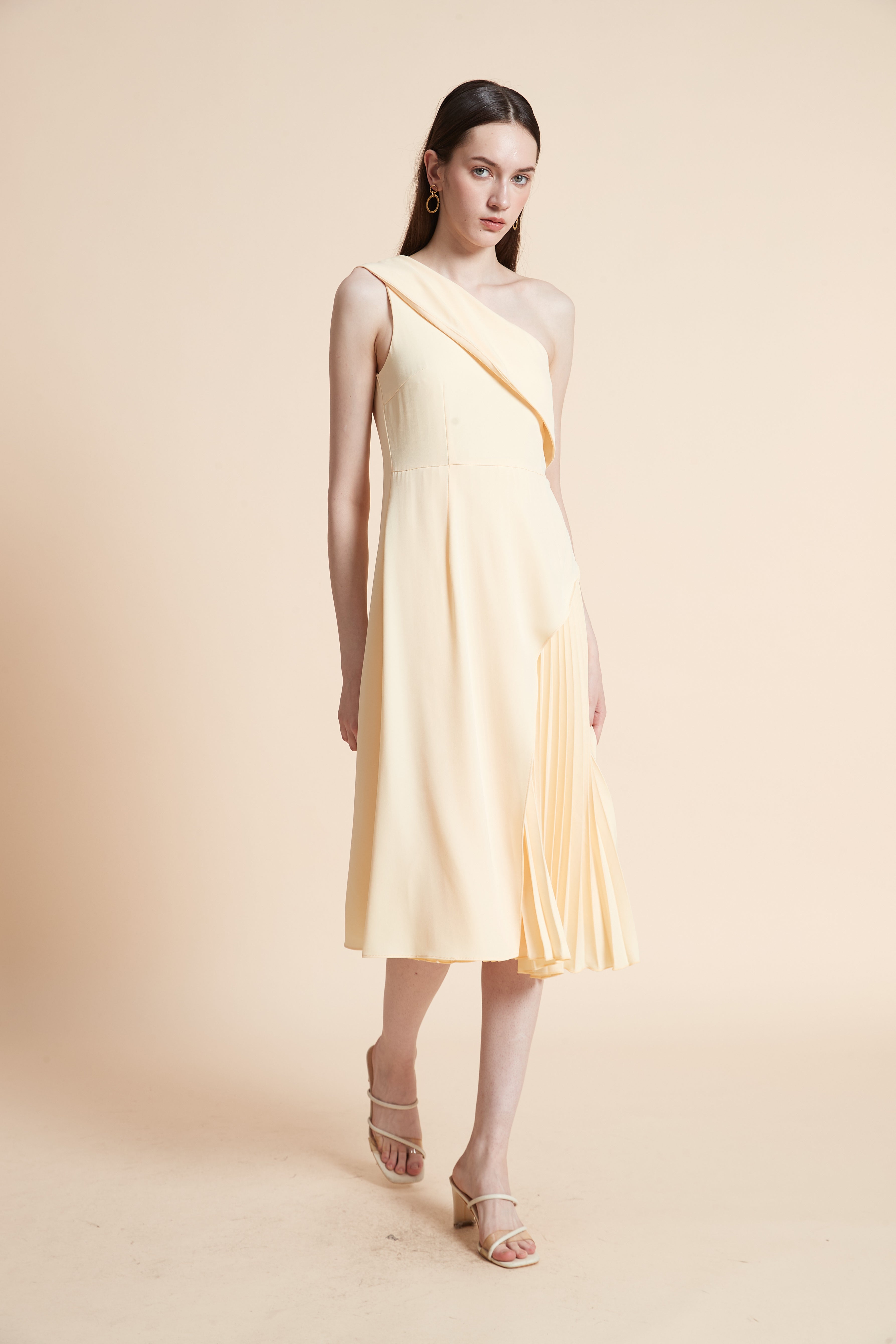 فستان ميدي كتف مكشوف بدون أكمام