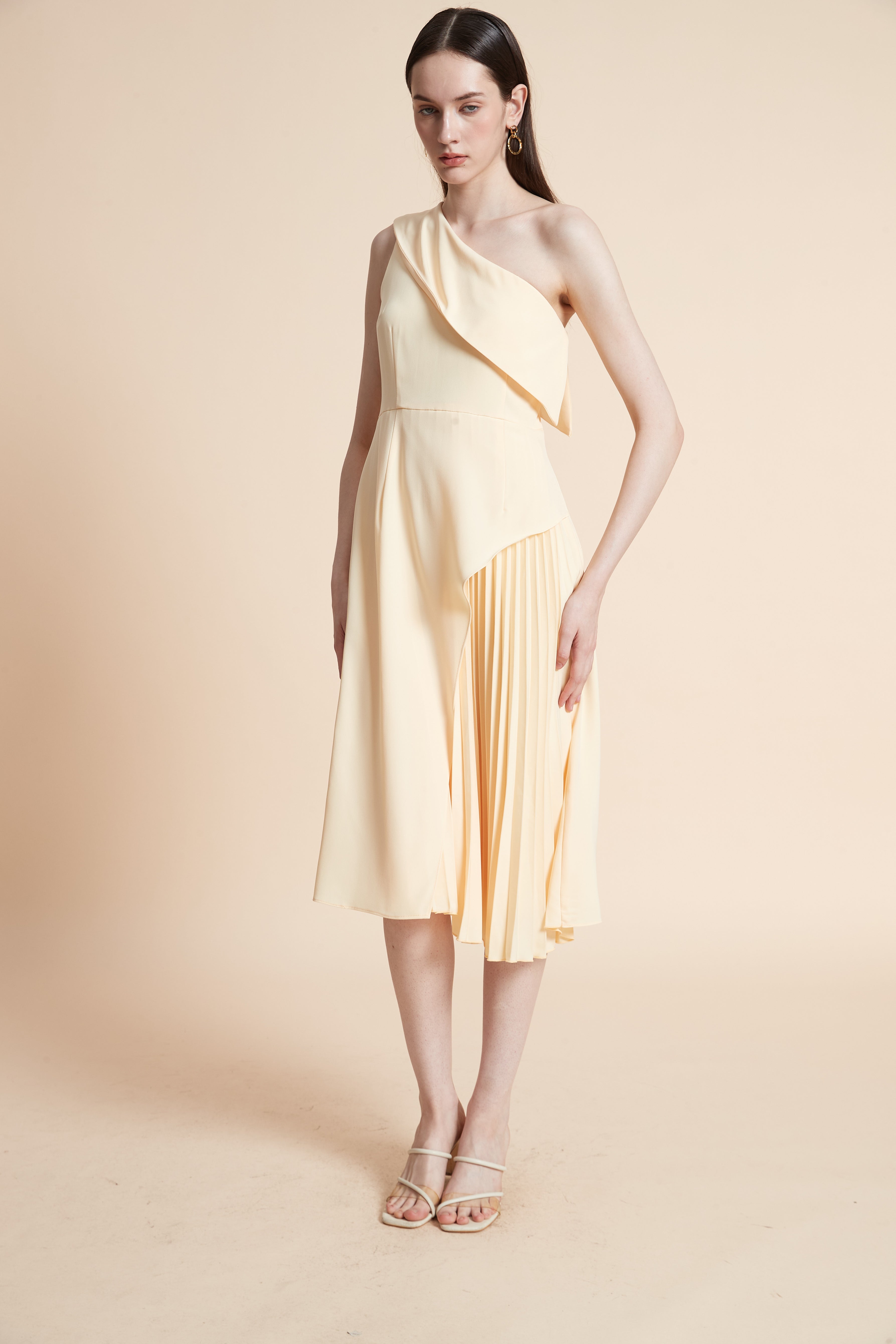 فستان ميدي كتف مكشوف بدون أكمام