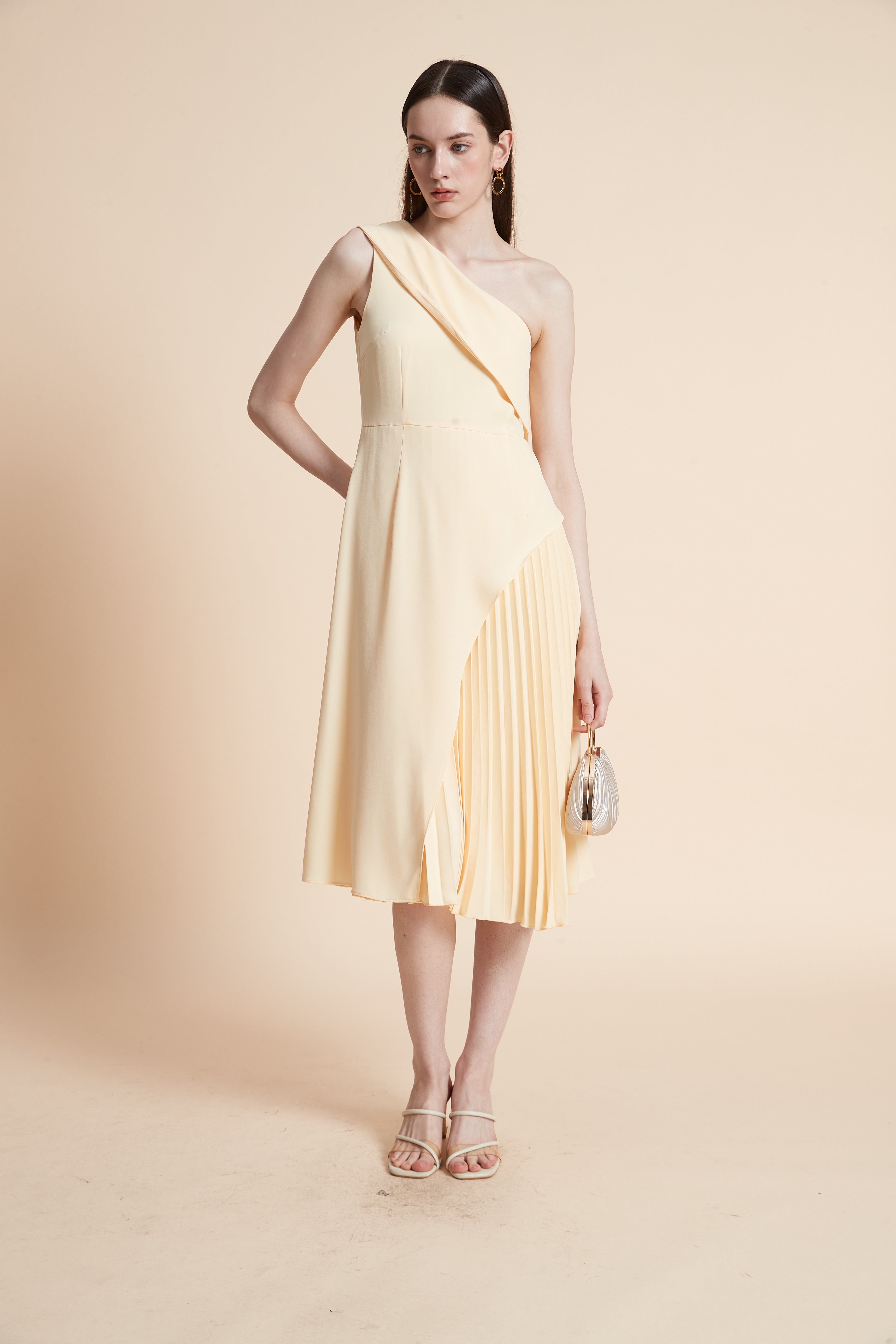 فستان ميدي كتف مكشوف بدون أكمام