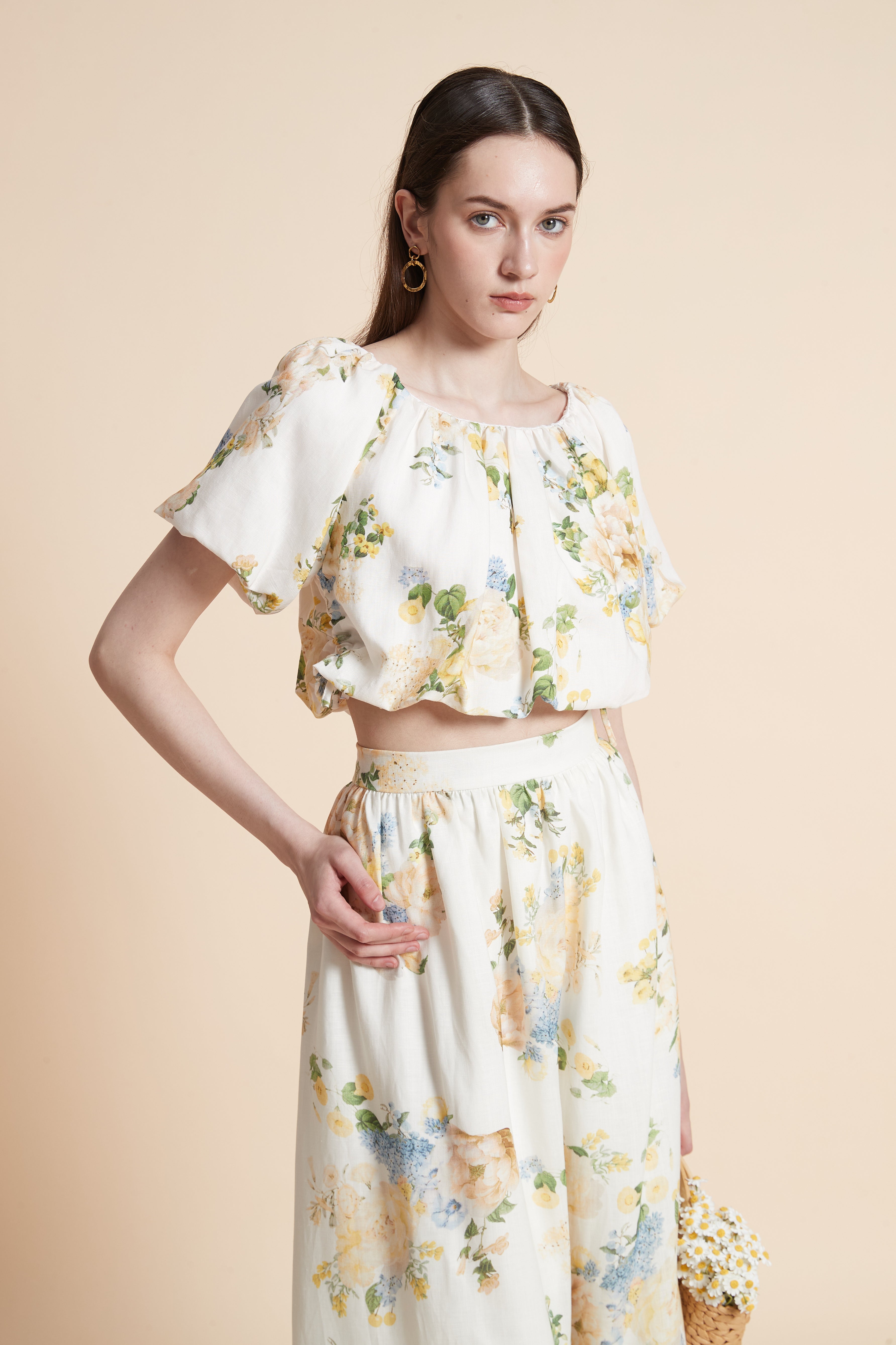 بلوزة قصيرة كروب منقوشة بأكمام قصيرة