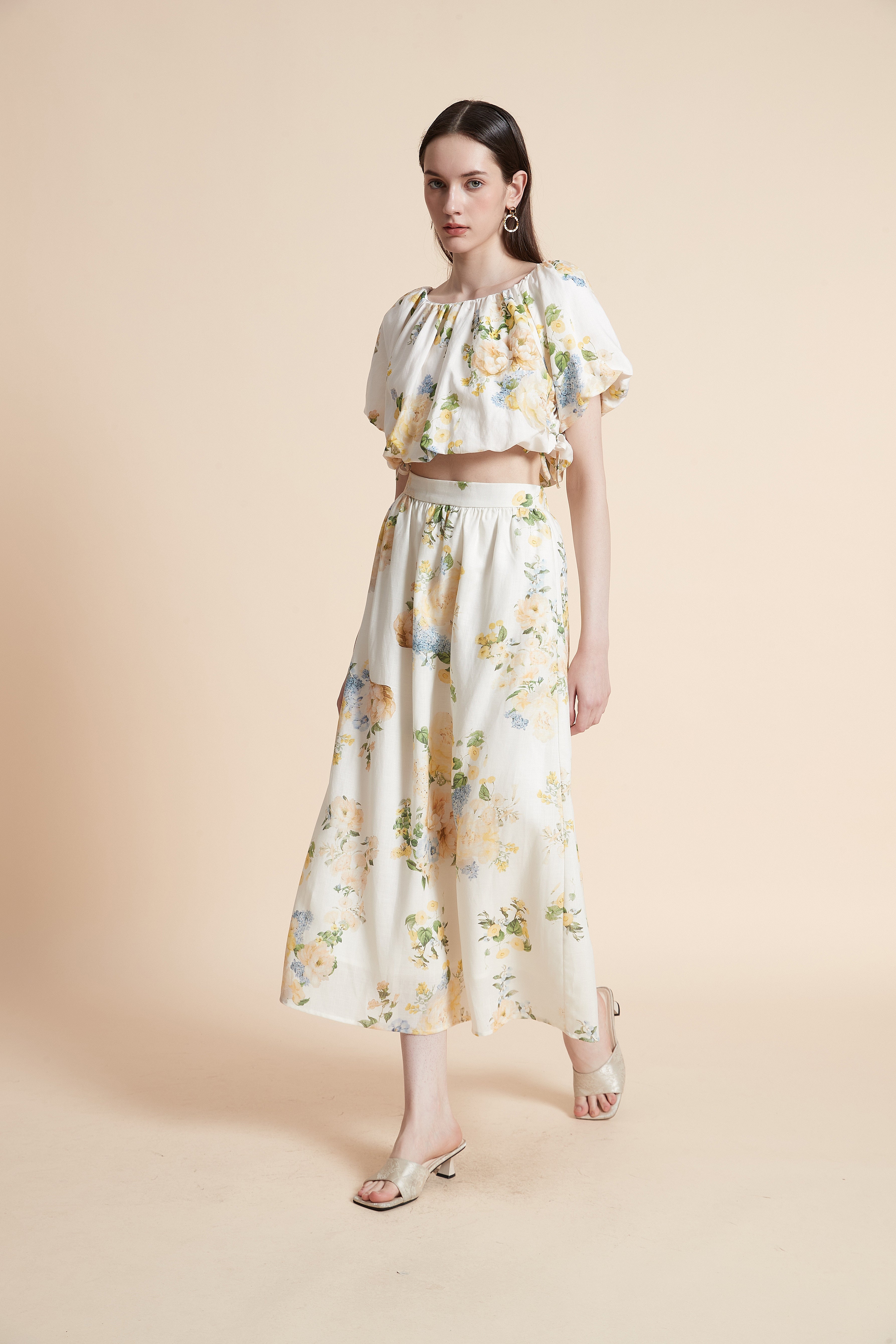 تنورة ميدي منقوشة ورود