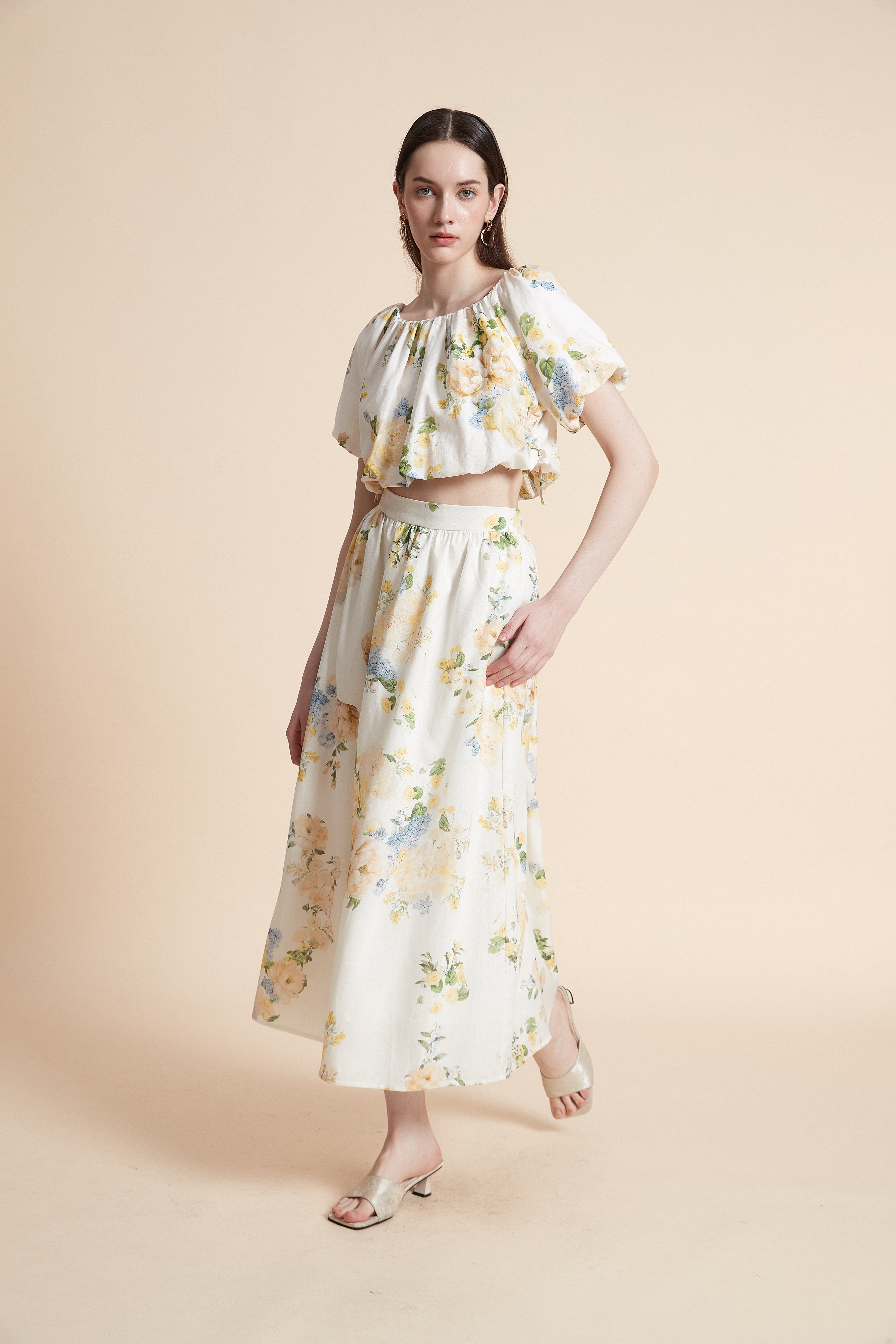 تنورة ميدي منقوشة ورود