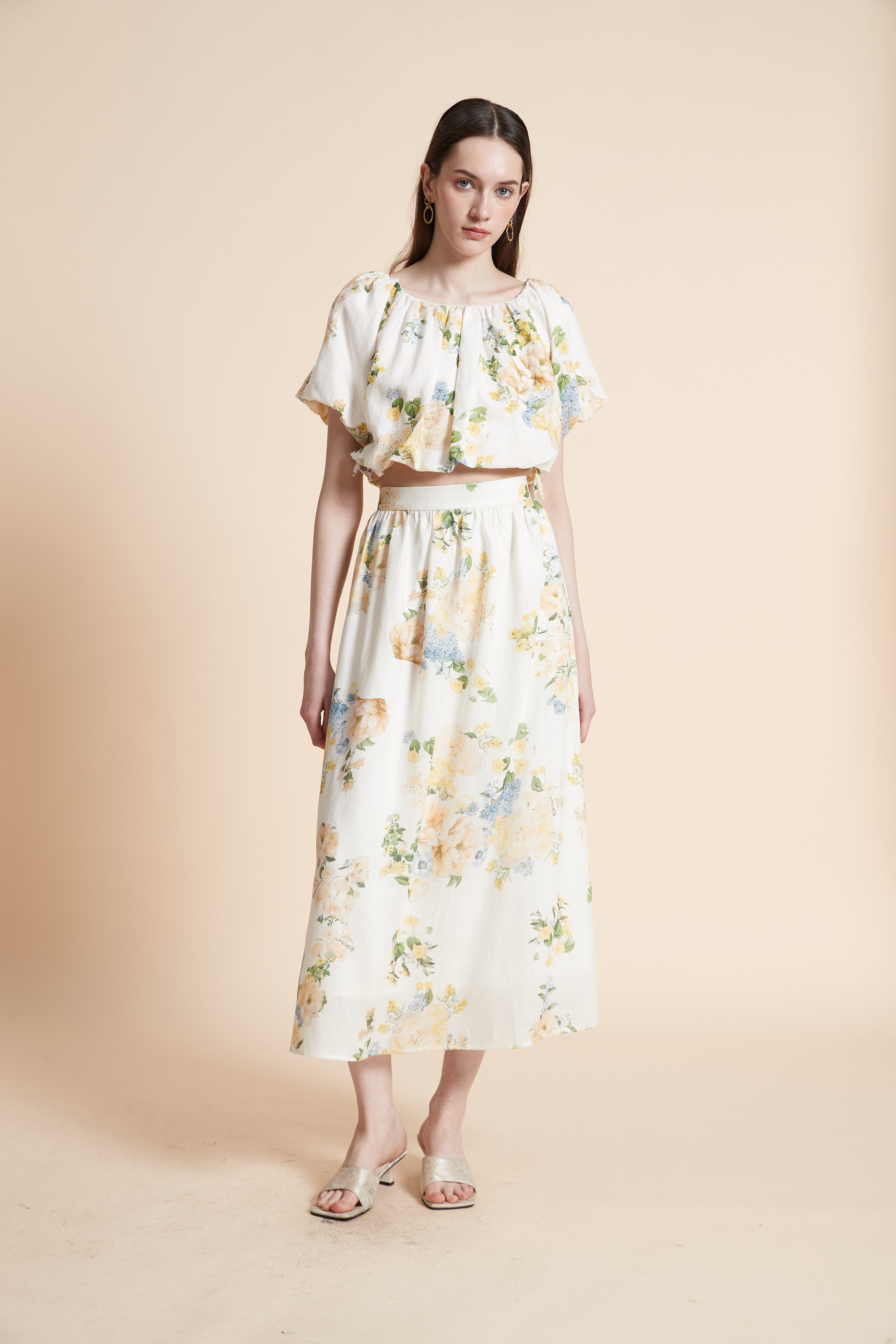 بلوزة قصيرة كروب منقوشة بأكمام قصيرة