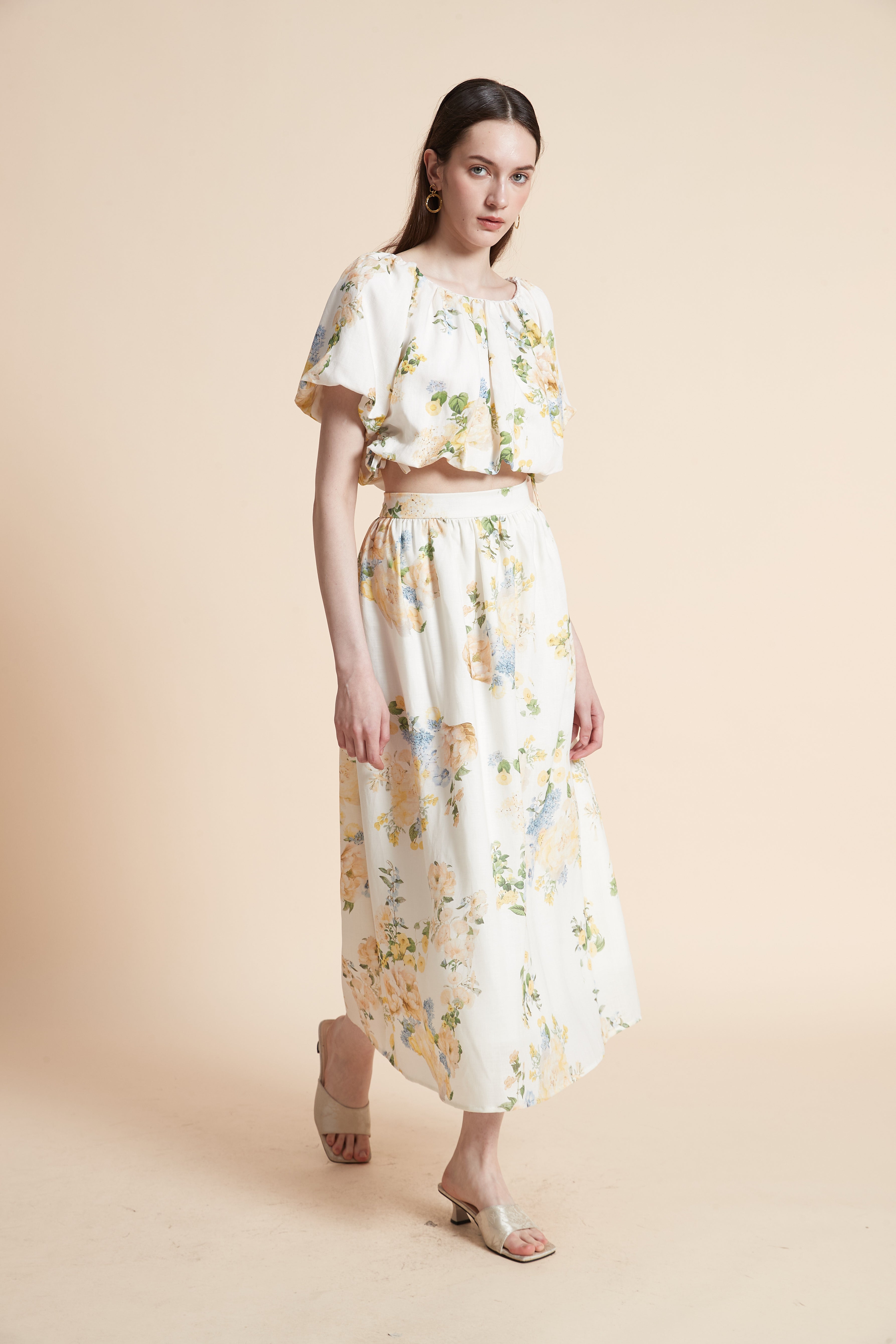 تنورة ميدي منقوشة ورود