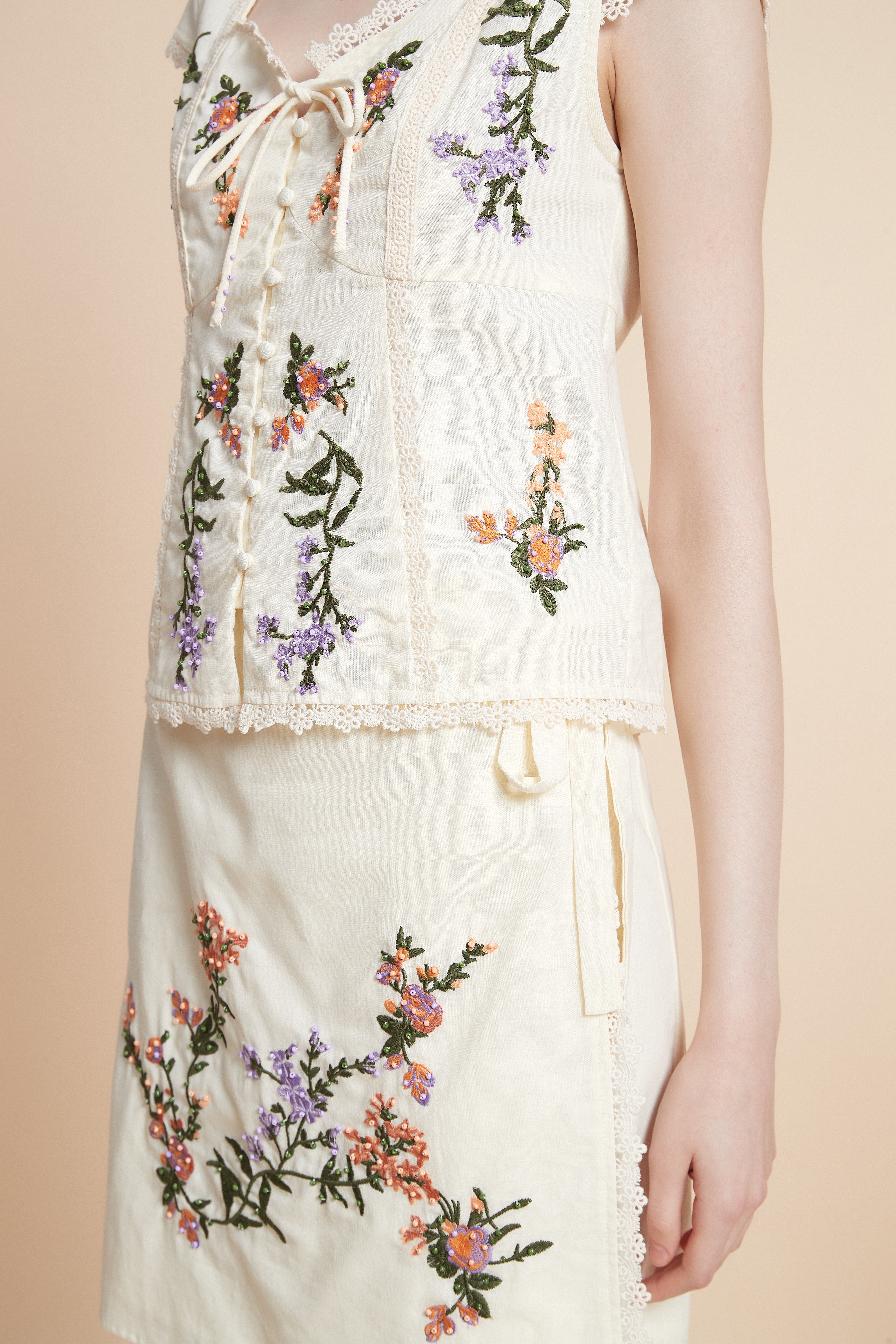 Embroidered Sleeveless Blouse