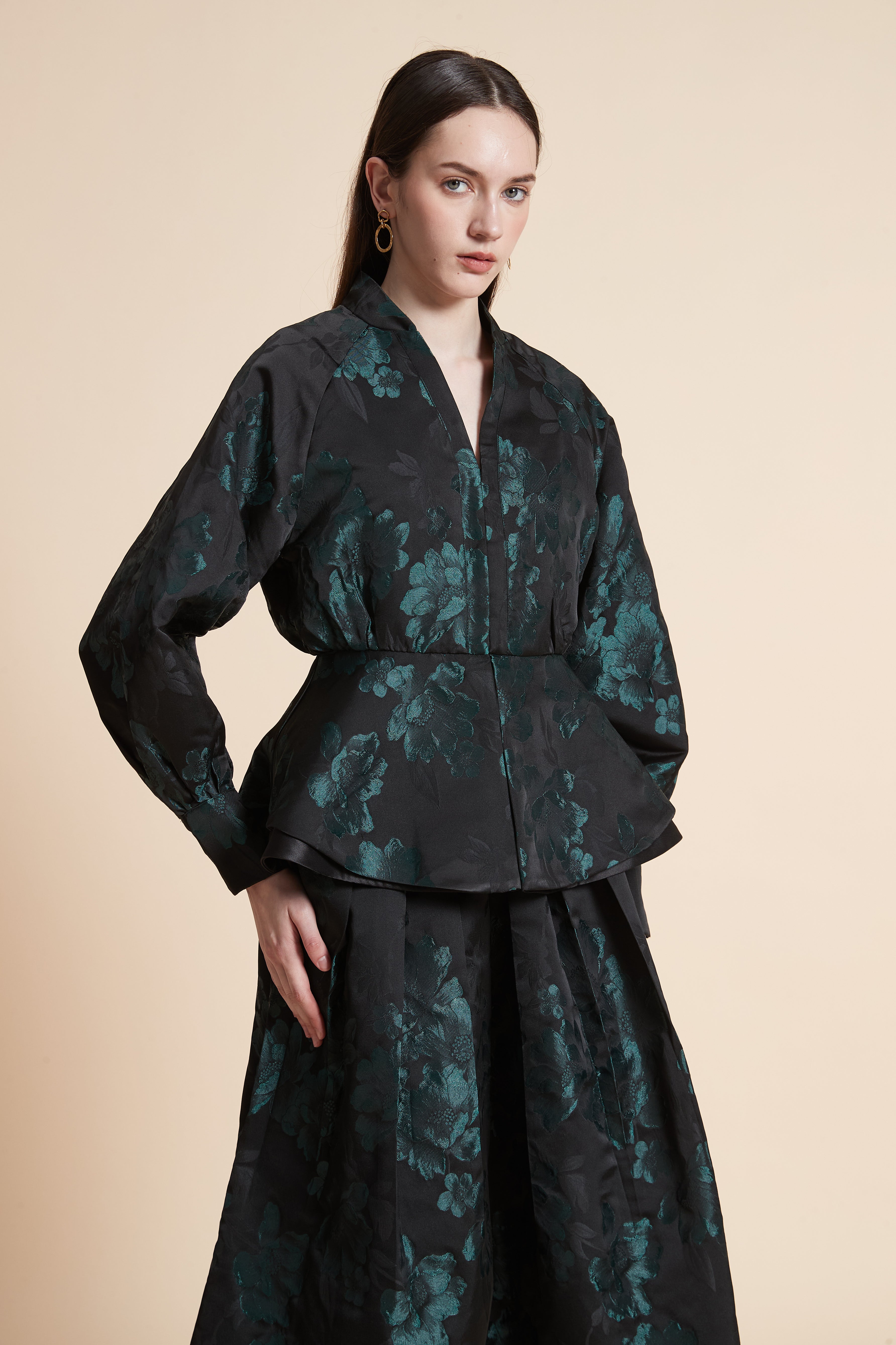 جاكيت منقوش بأكمام طويلة مزموم