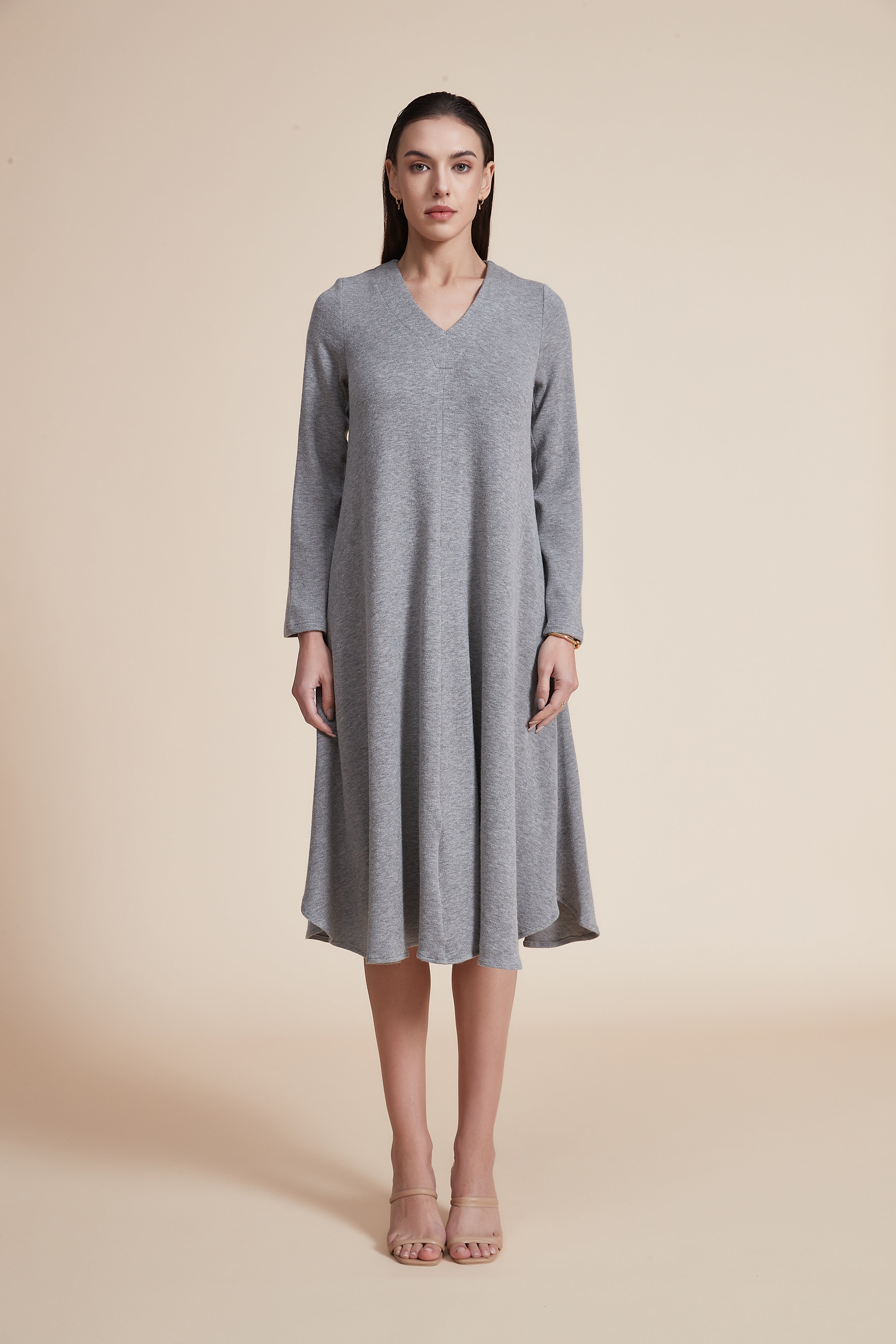 Knee-Length Ruffled Dress with Long Sleeves and V-Neck