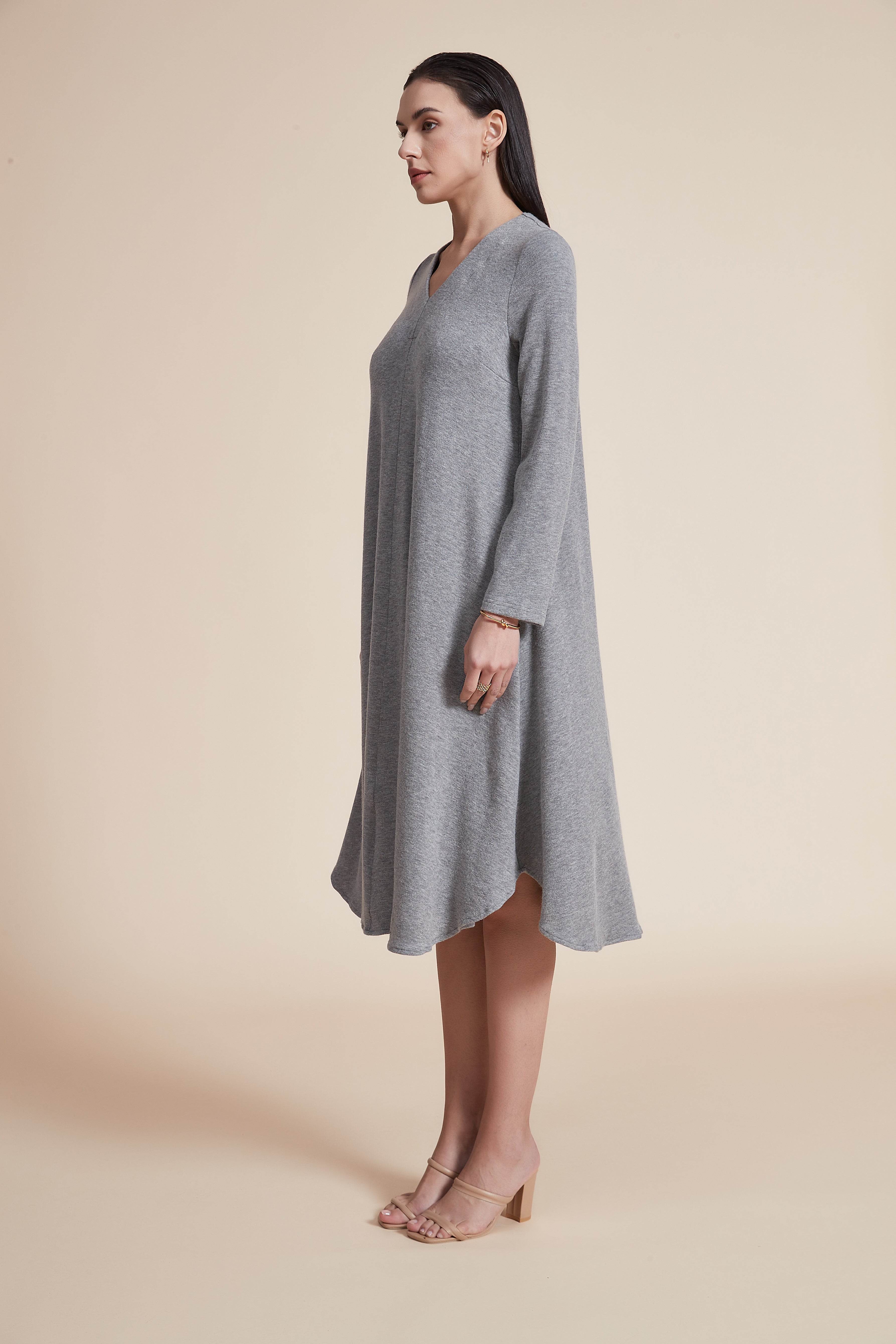 Knee-Length Ruffled Dress with Long Sleeves and V-Neck