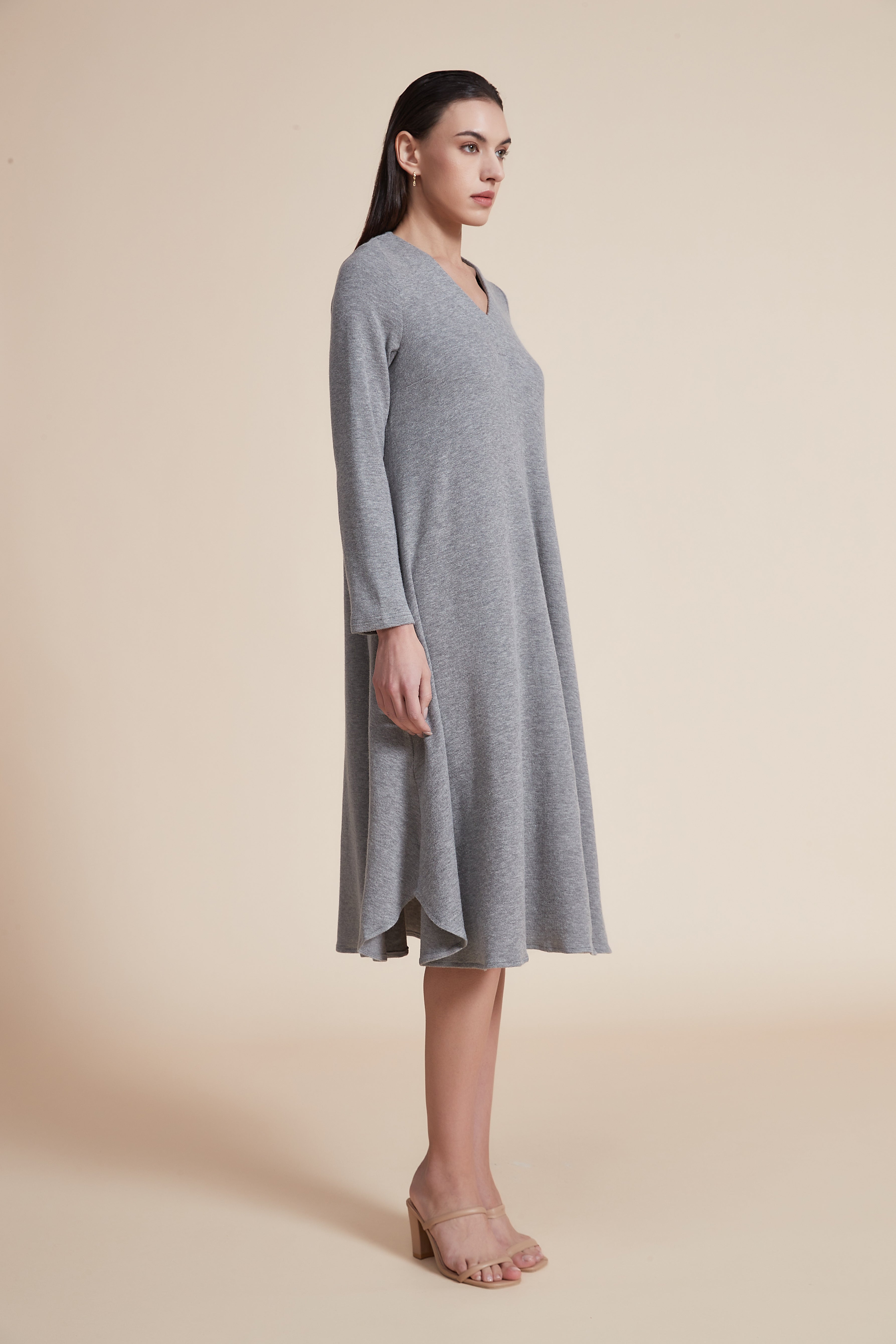 Knee-Length Ruffled Dress with Long Sleeves and V-Neck