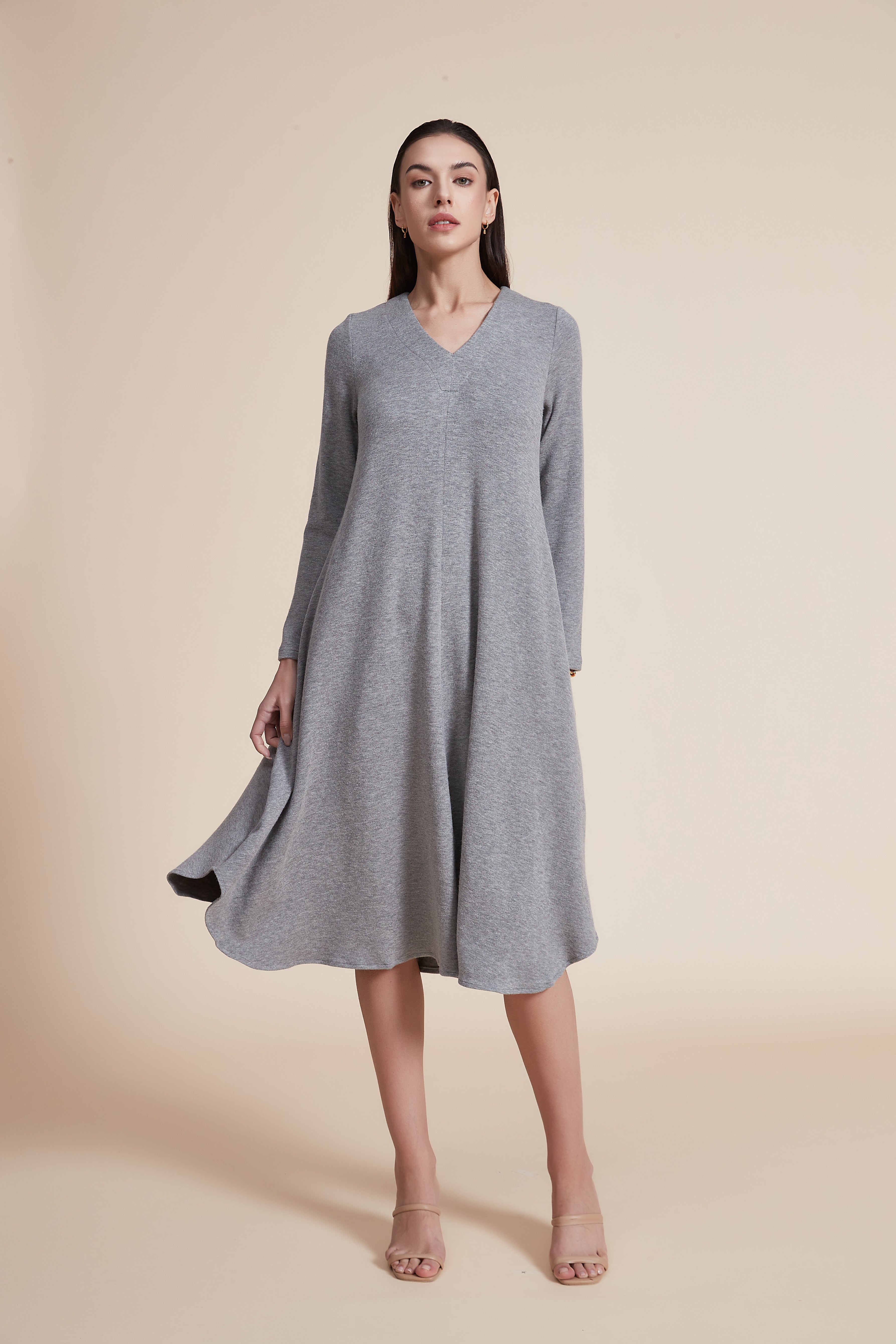 Knee-Length Ruffled Dress with Long Sleeves and V-Neck