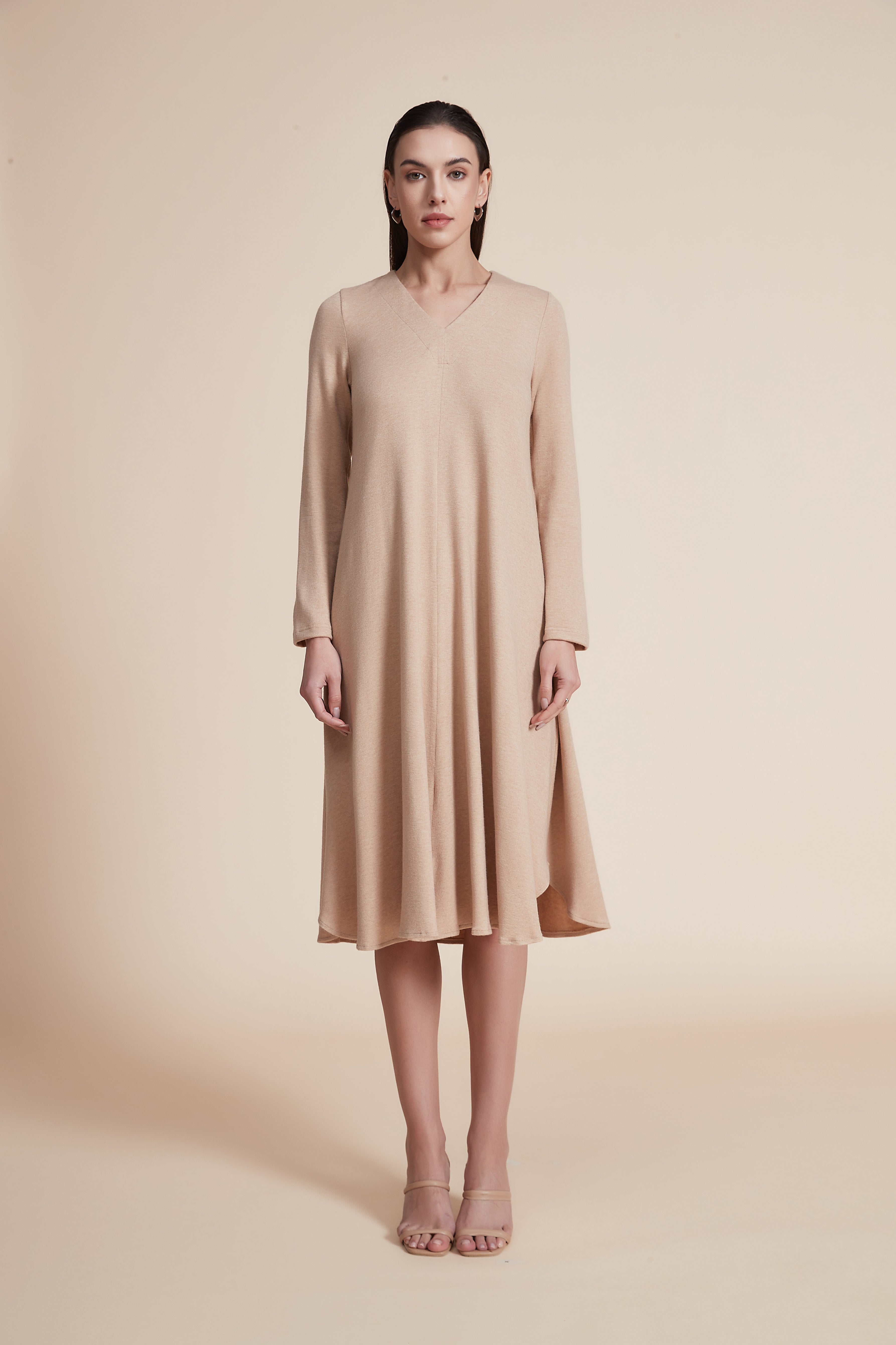 Knee-Length Ruffled Dress with Long Sleeves and V-Neck