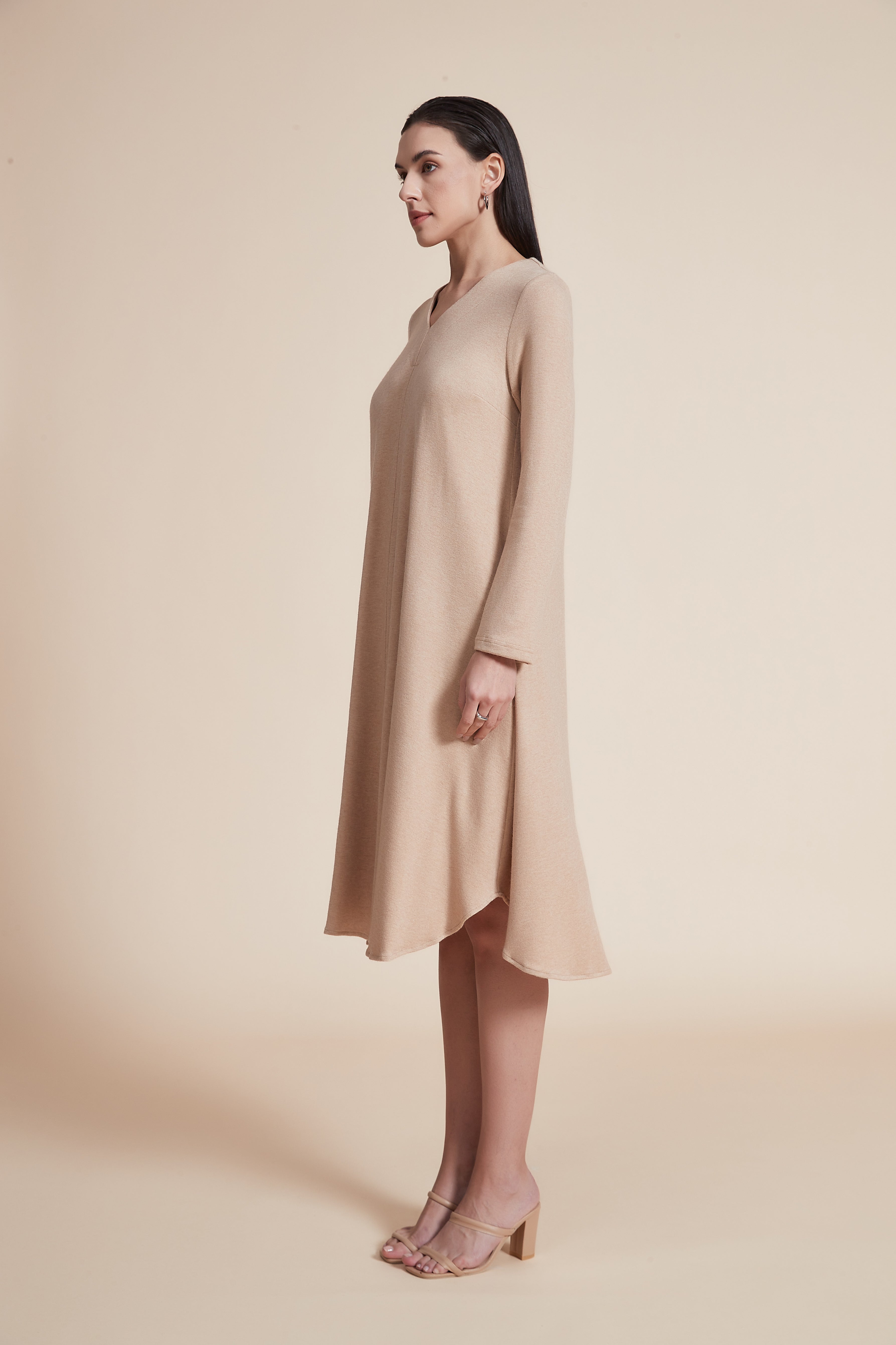Knee-Length Ruffled Dress with Long Sleeves and V-Neck