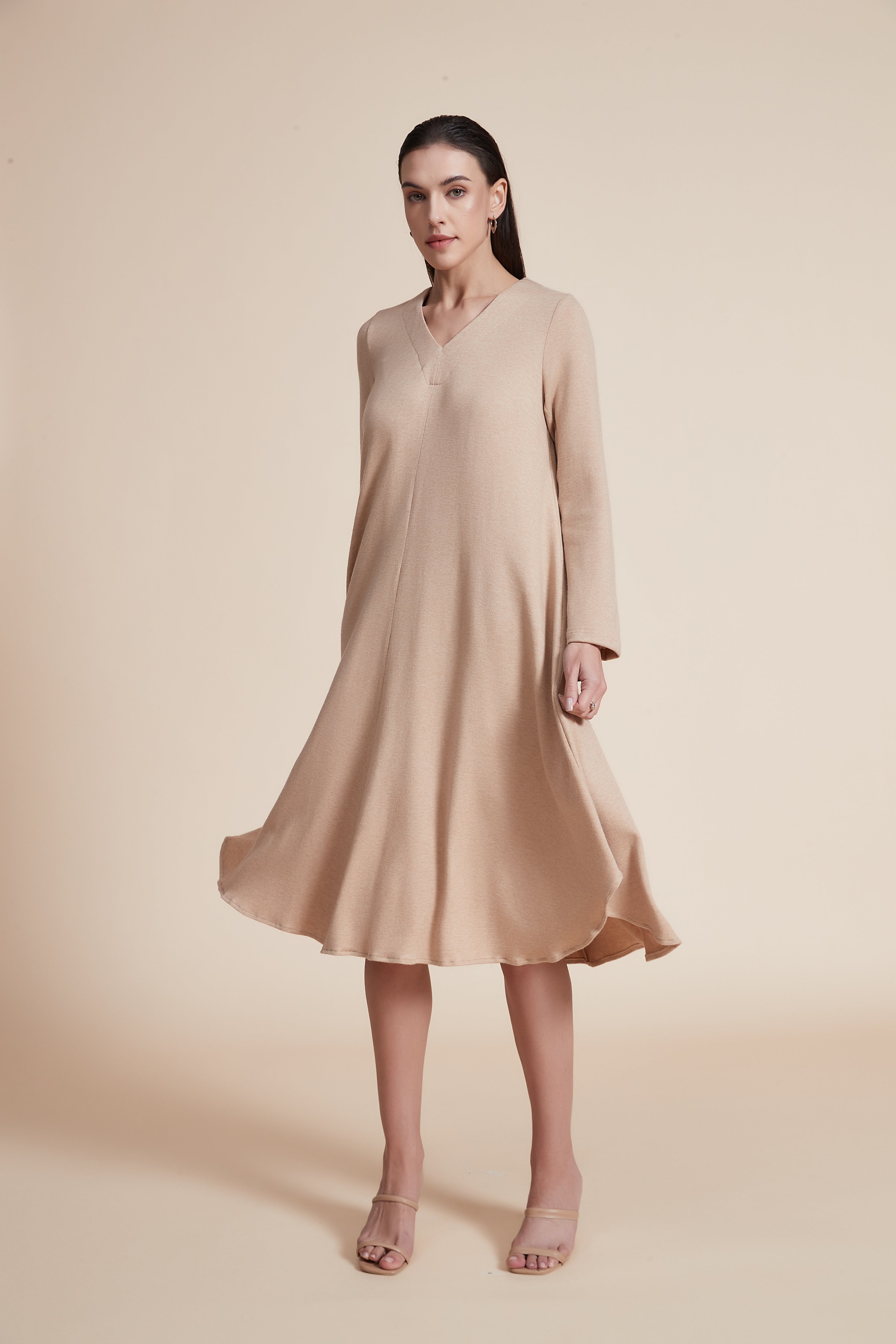 Knee-Length Ruffled Dress with Long Sleeves and V-Neck