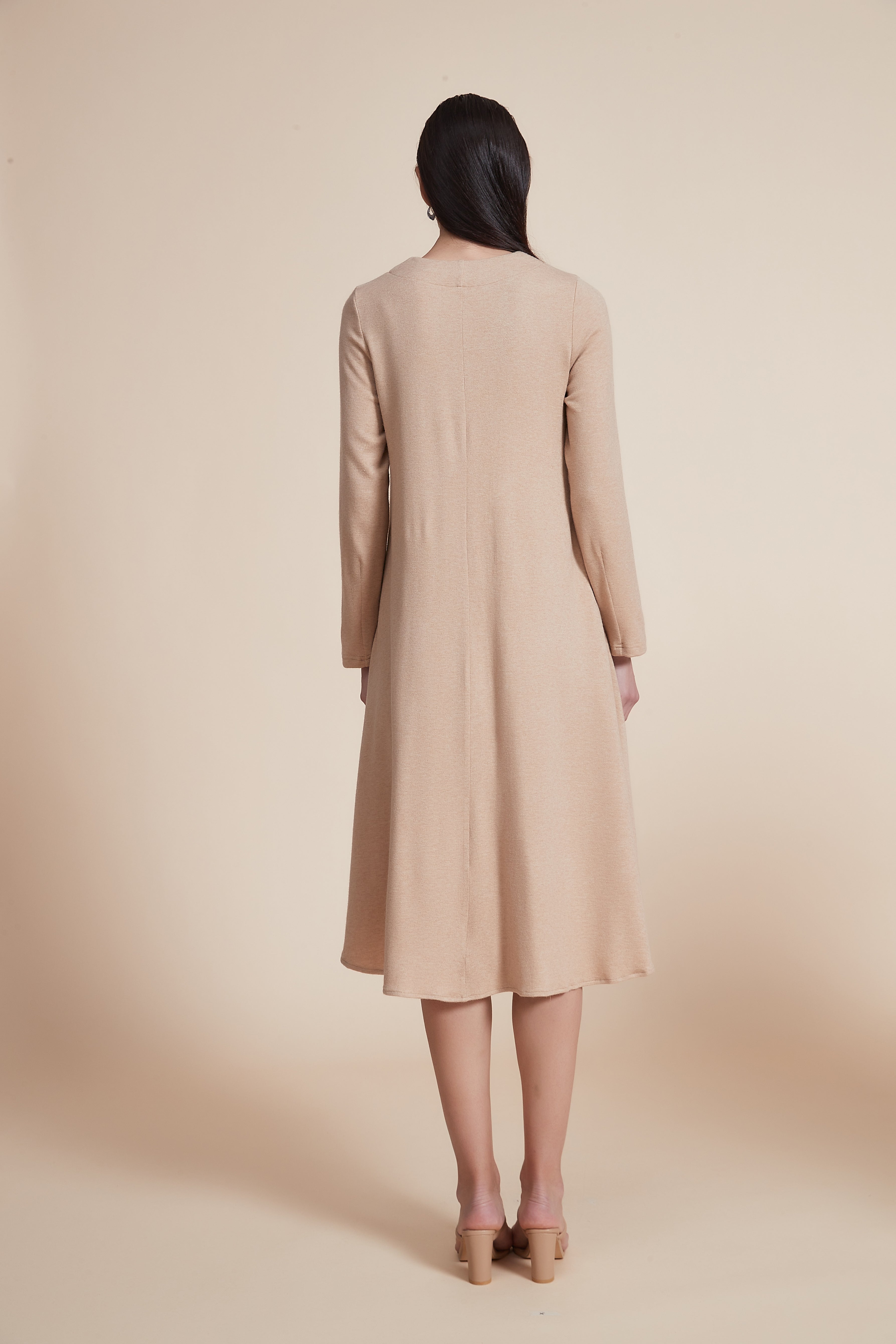 Knee-Length Ruffled Dress with Long Sleeves and V-Neck