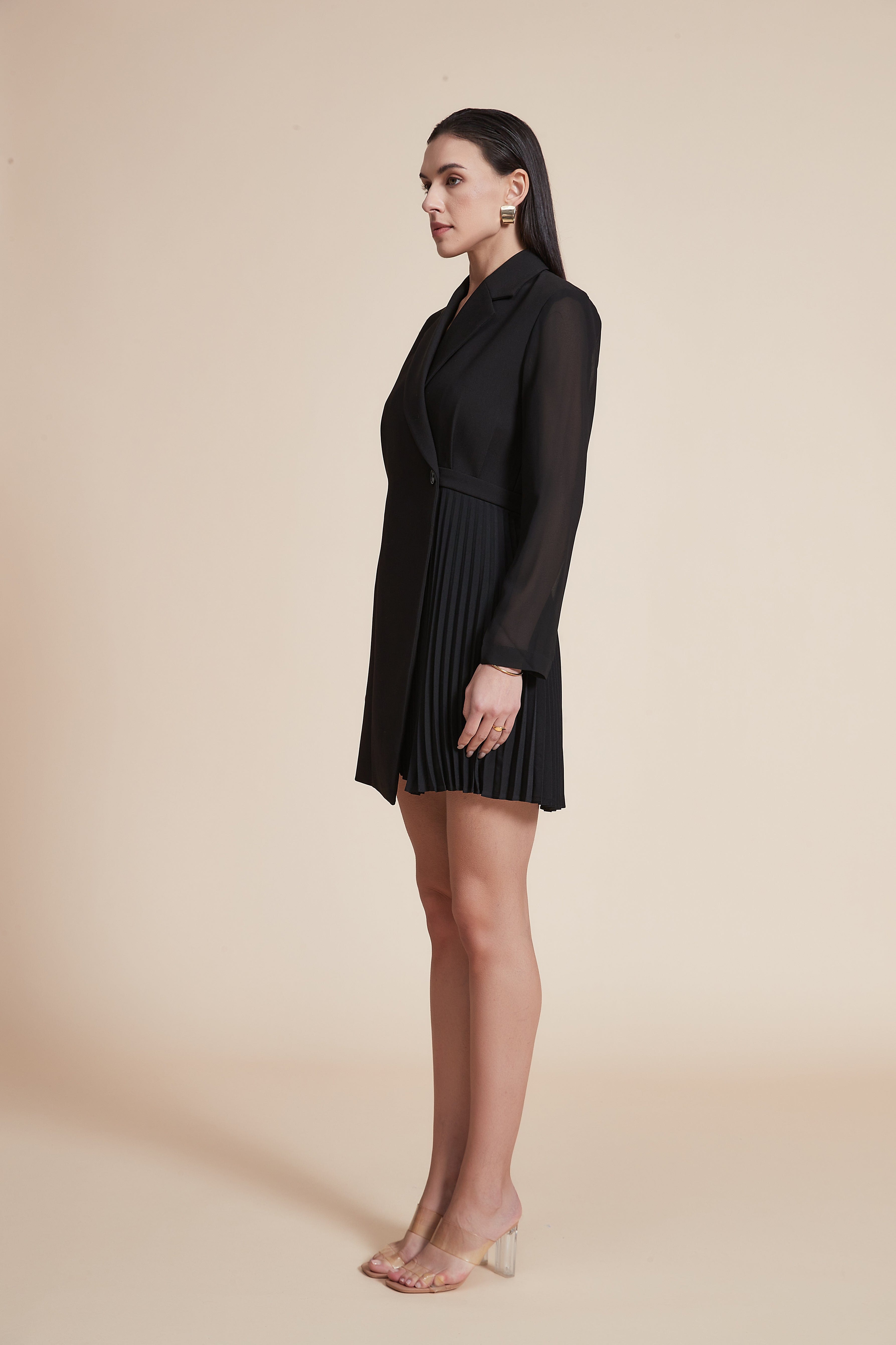 Long Sleeve Short Dress with Long Collar