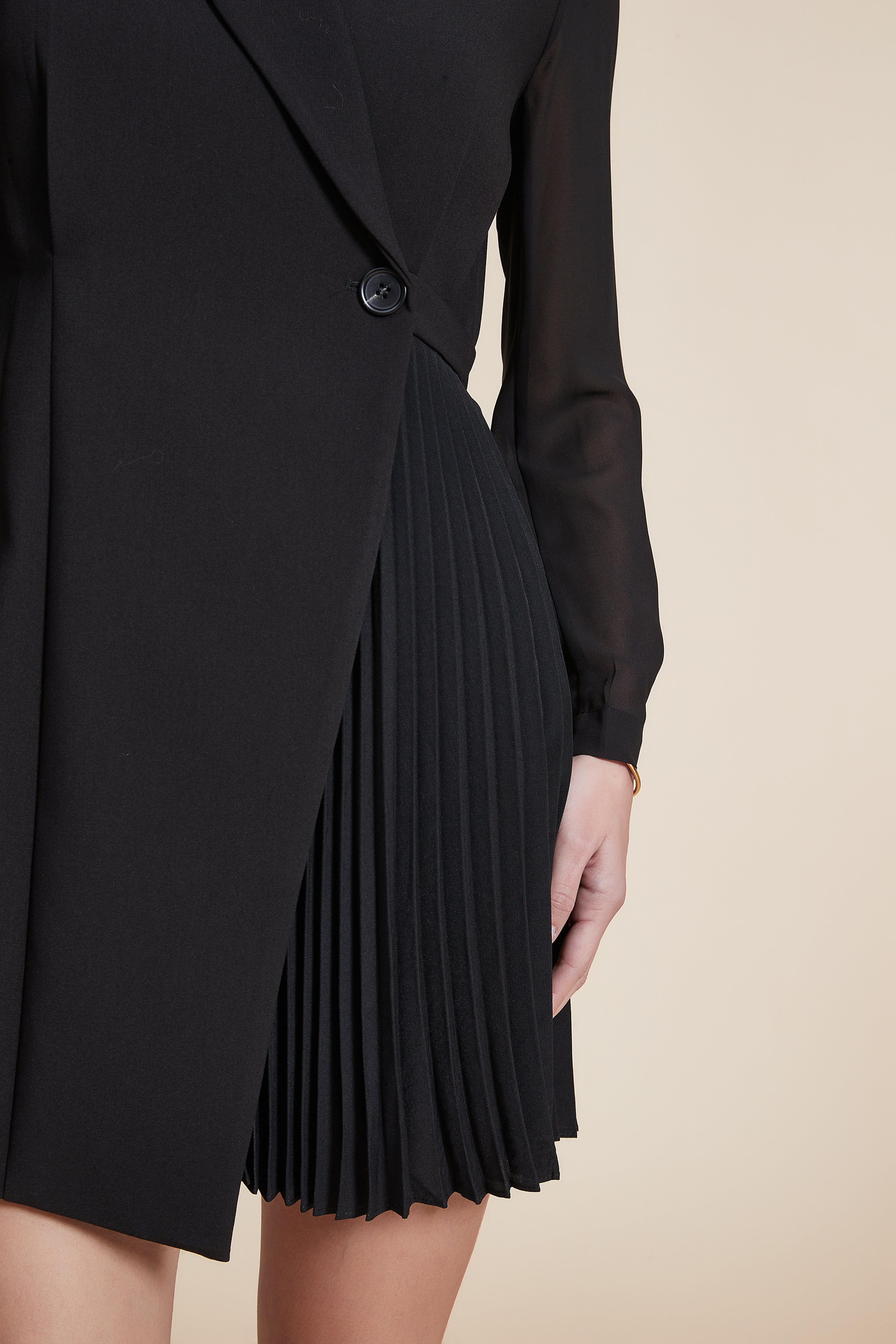 Long Sleeve Short Dress with Long Collar