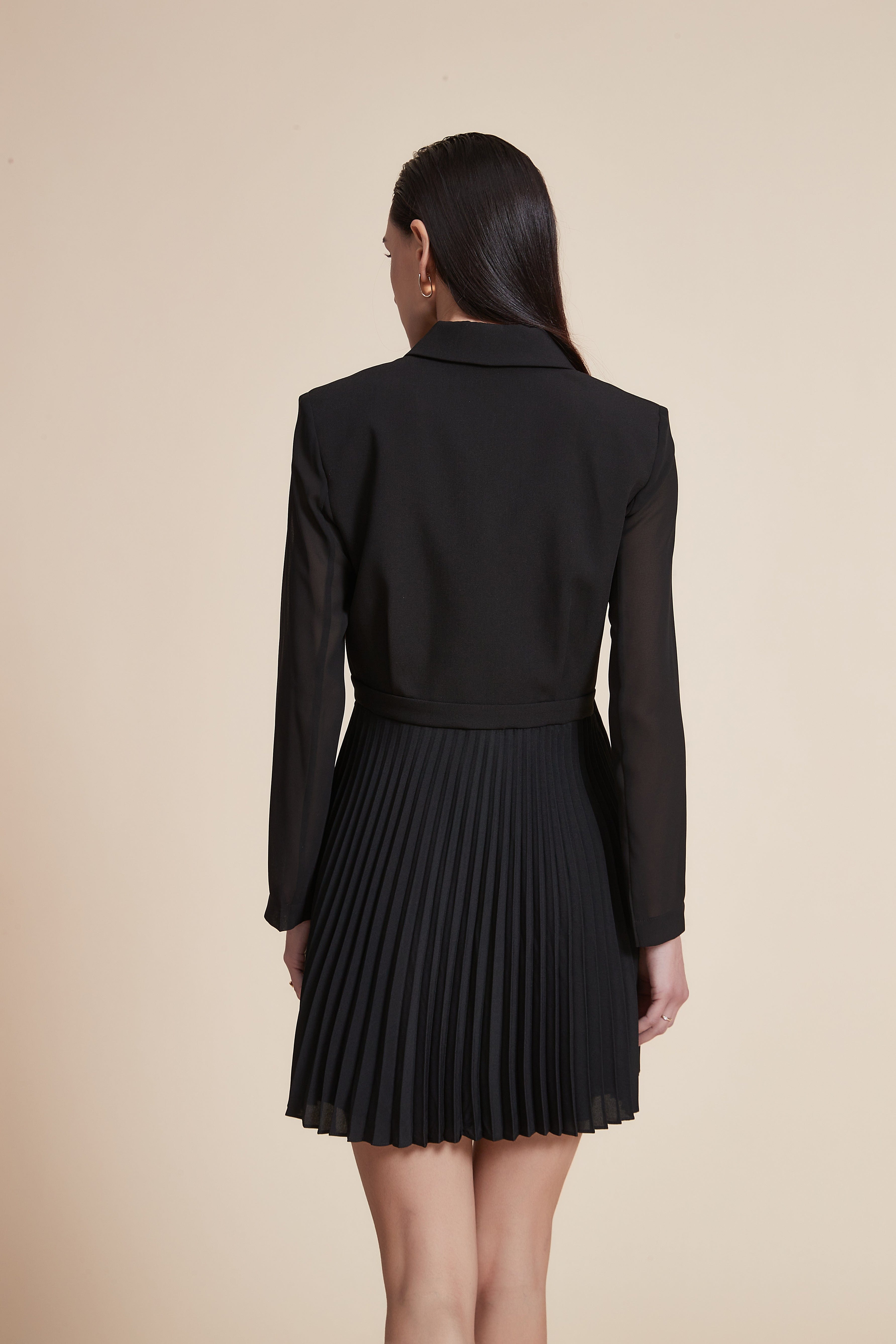 Long Sleeve Short Dress with Long Collar