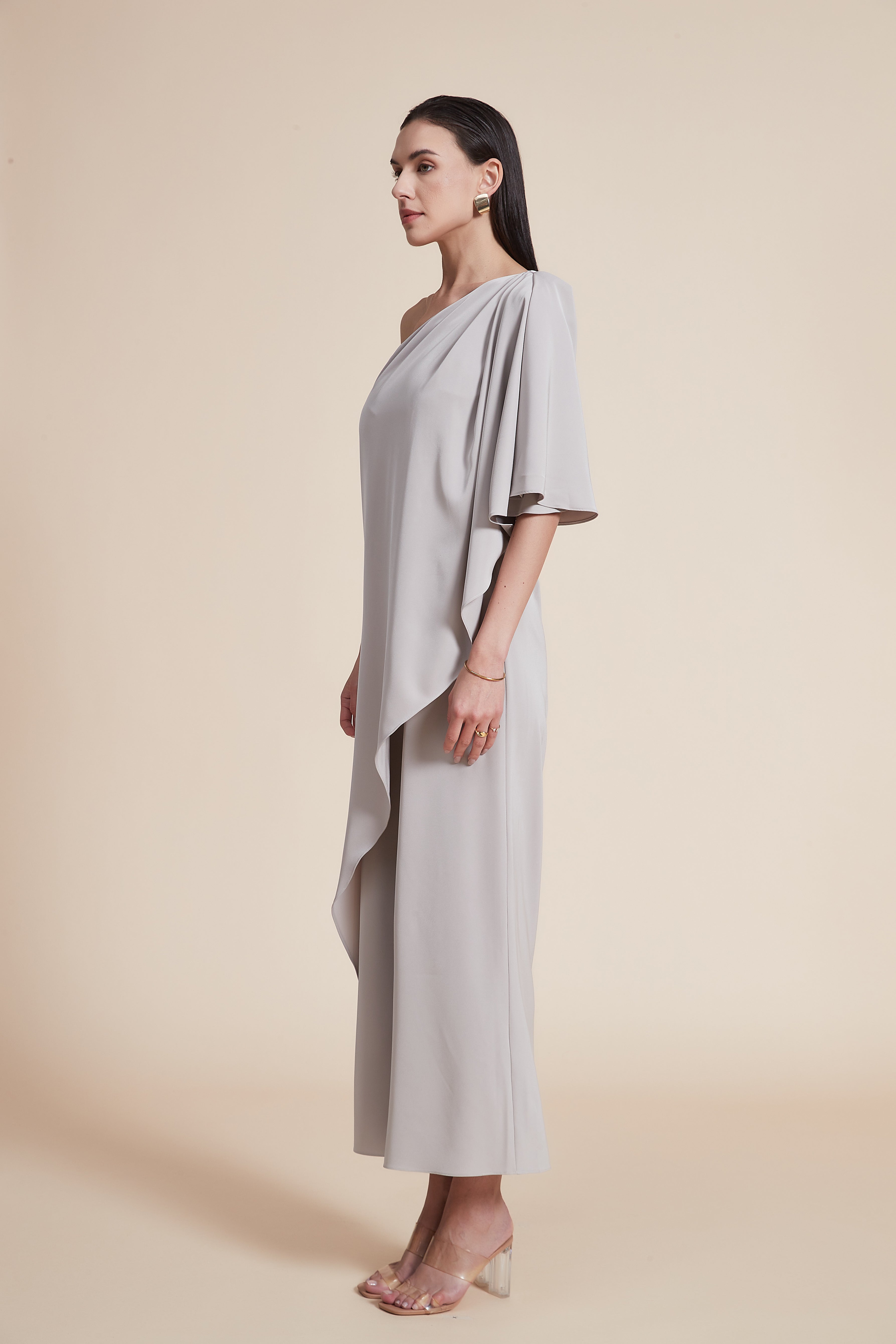 جمبسوت طويل سادة بكتف واحد