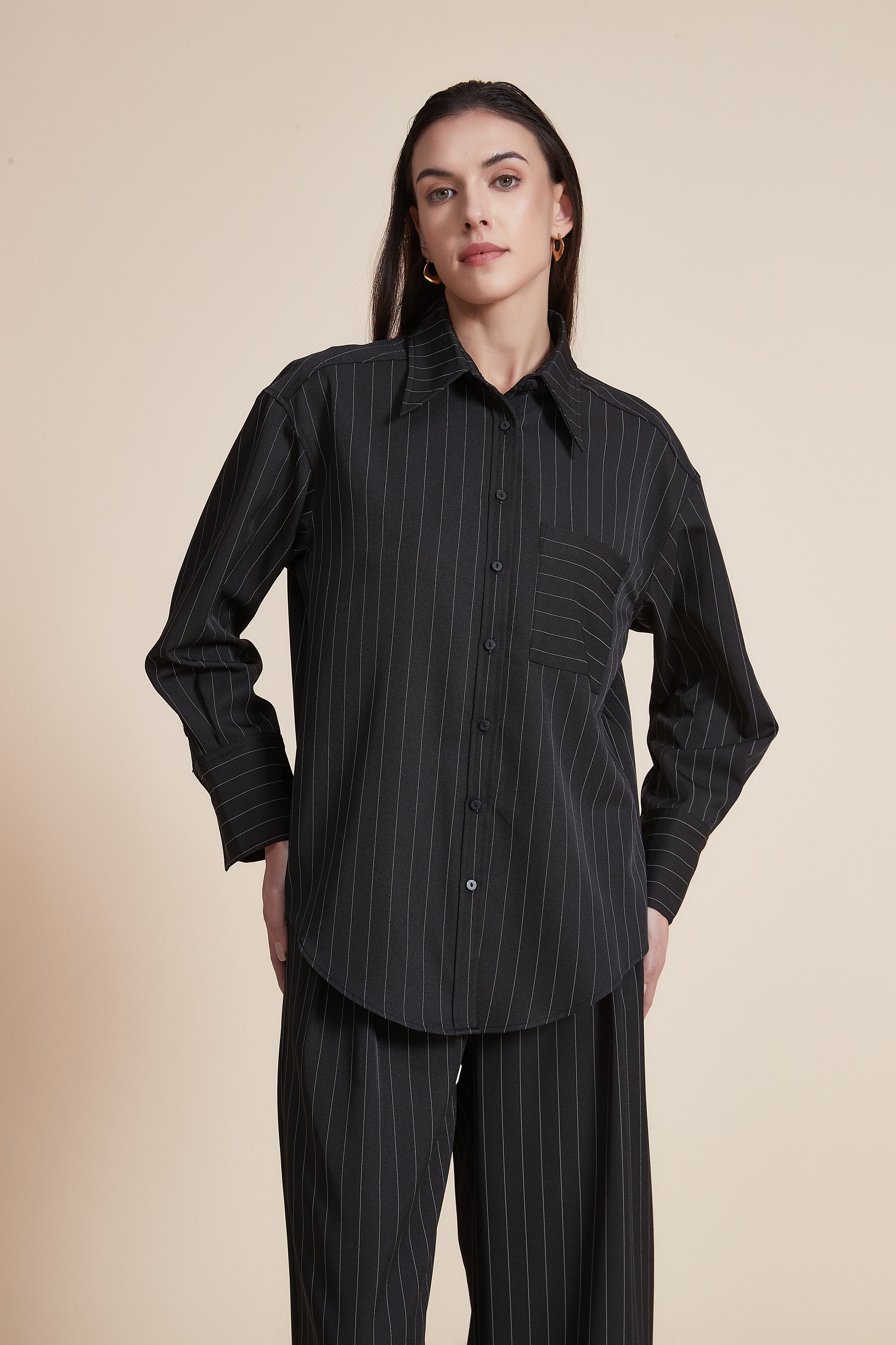 بلوزة بتصميم قميص بكم طويل