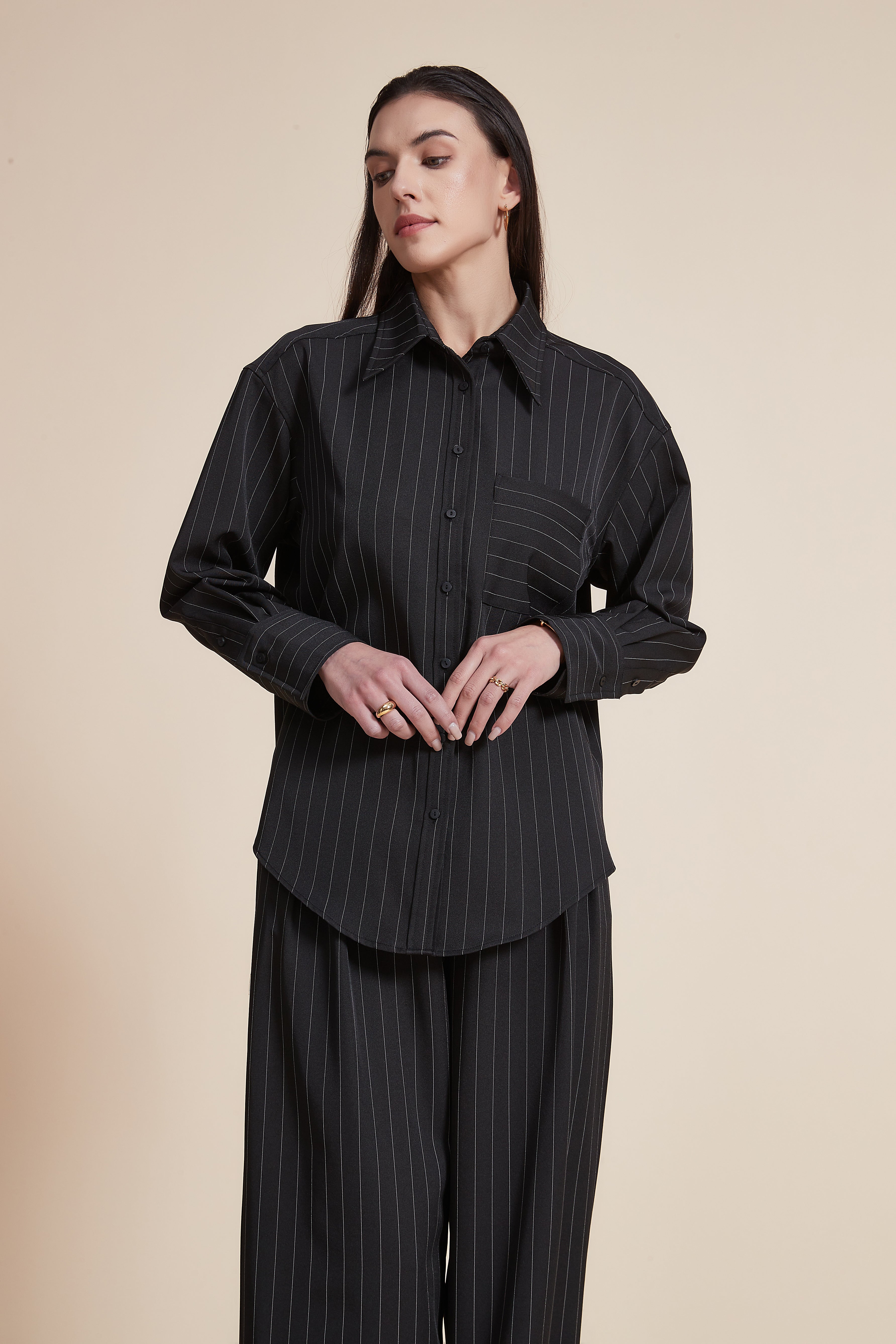 بلوزة بتصميم قميص بكم طويل