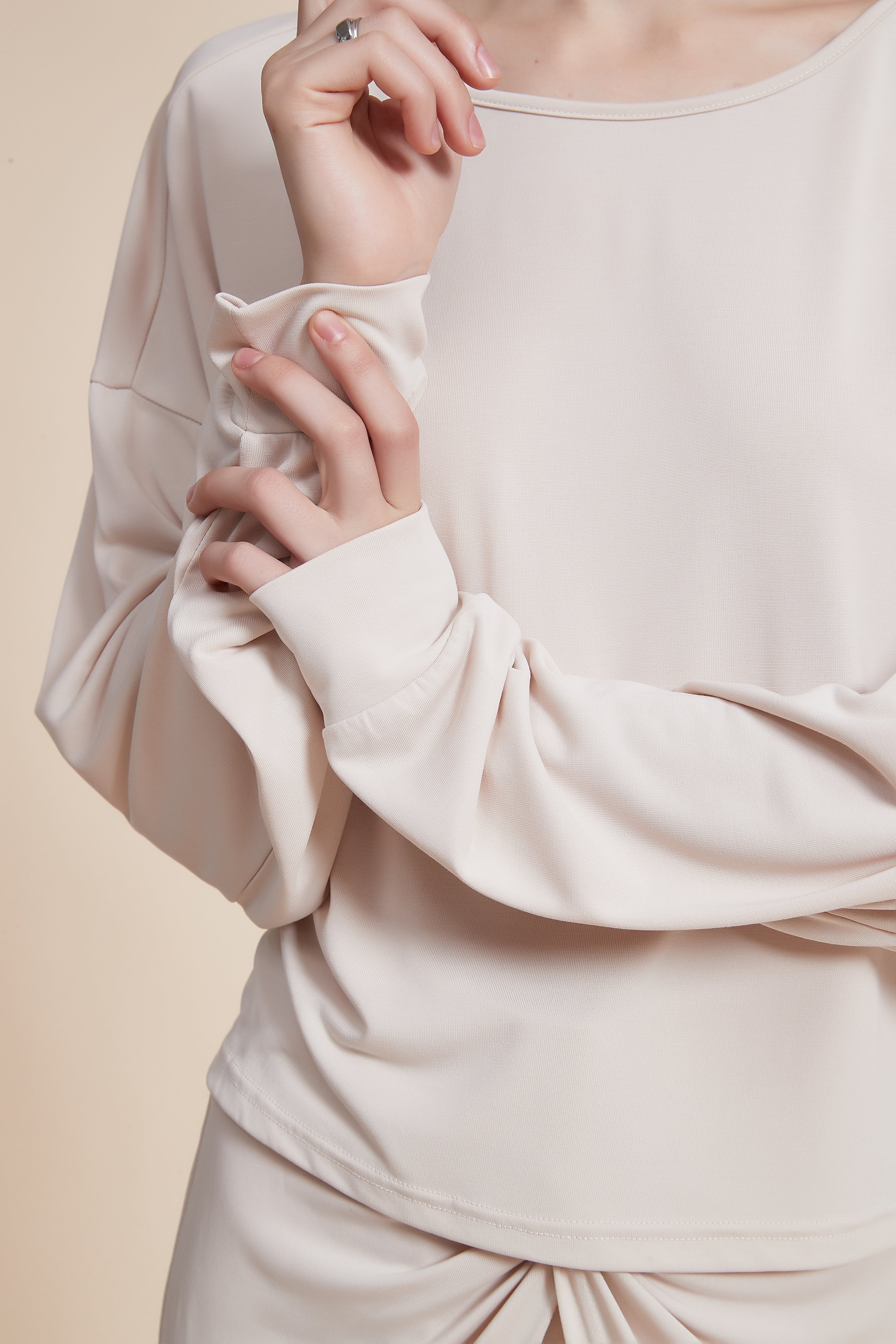 Loose-Fit Plain Top with Round Neck