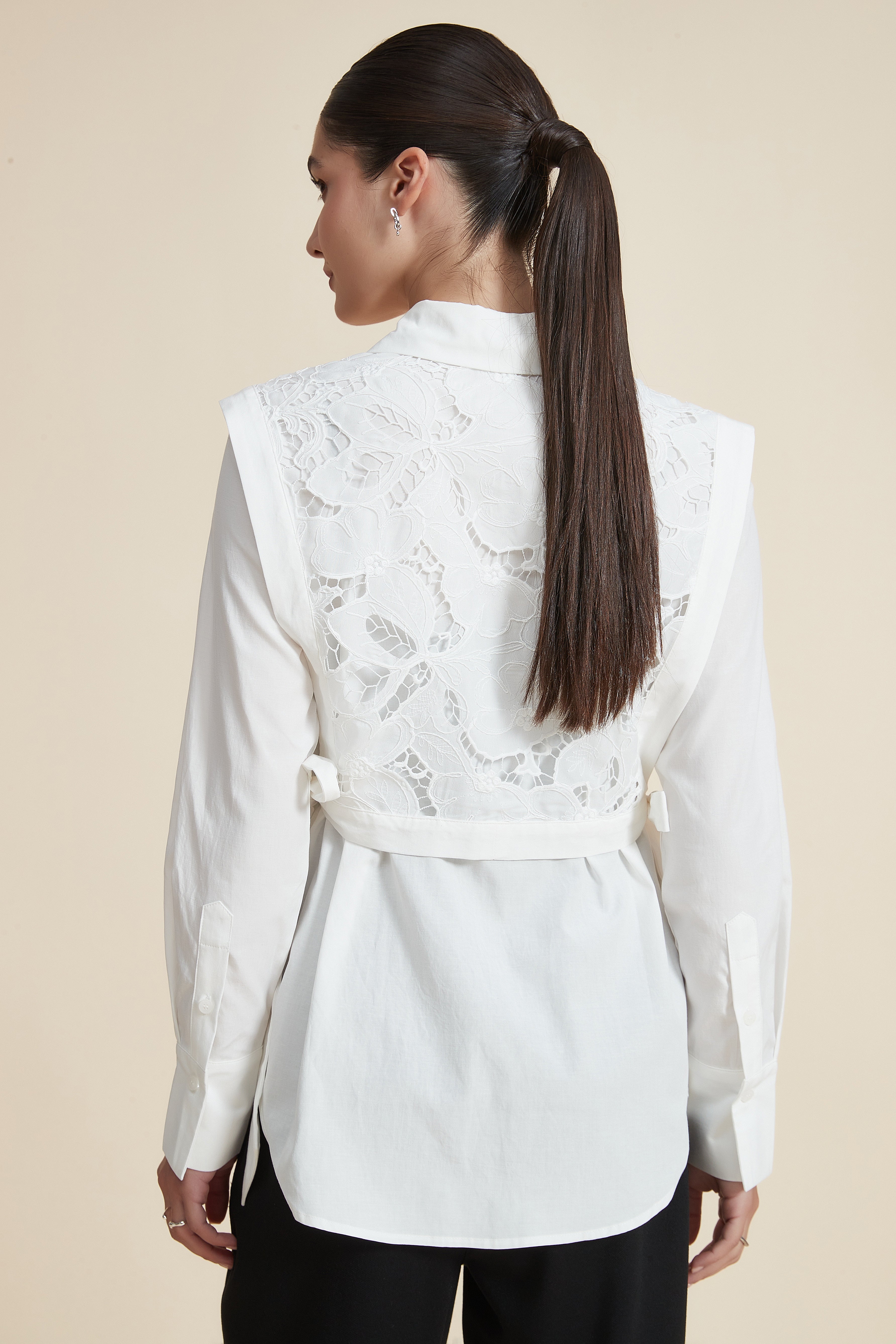 Long-sleeve collared blouse