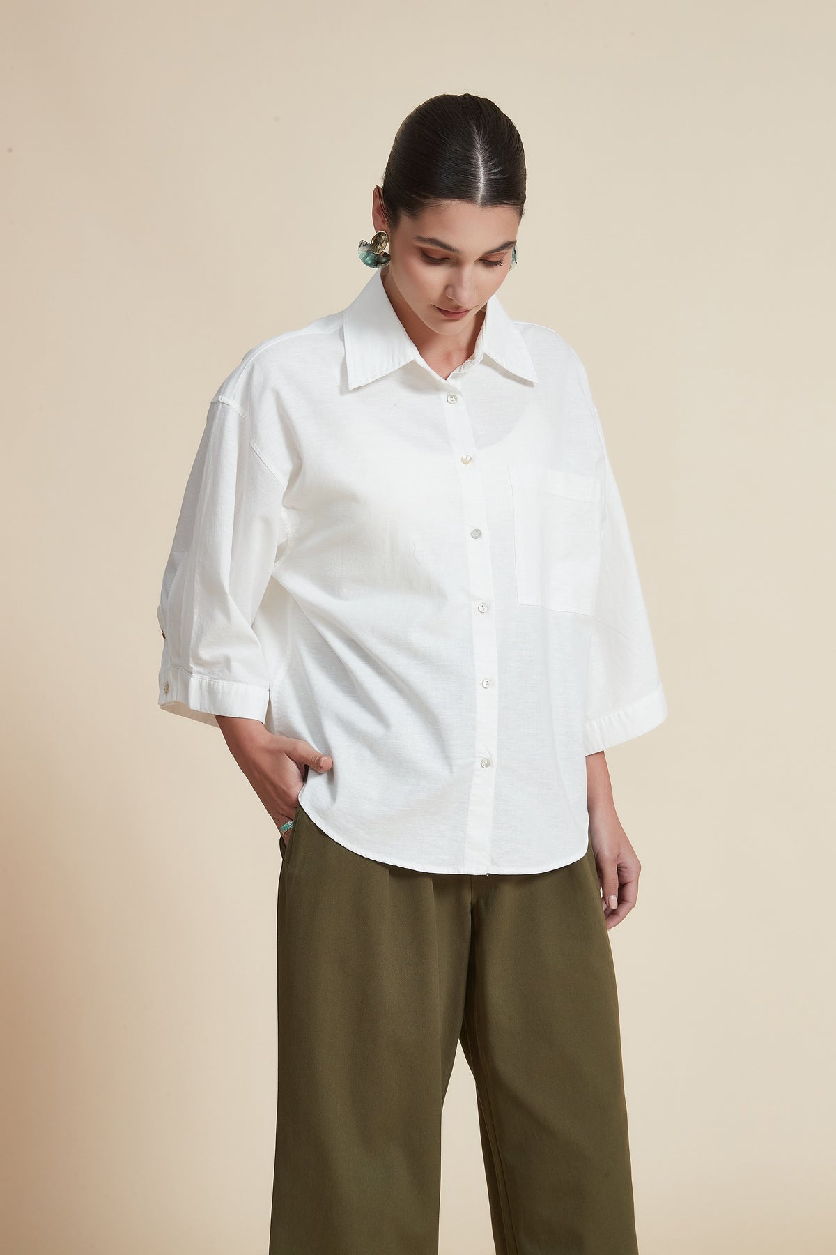 صورة قميص واسع سادة 3/4 كم بلون صدأ من يولا
