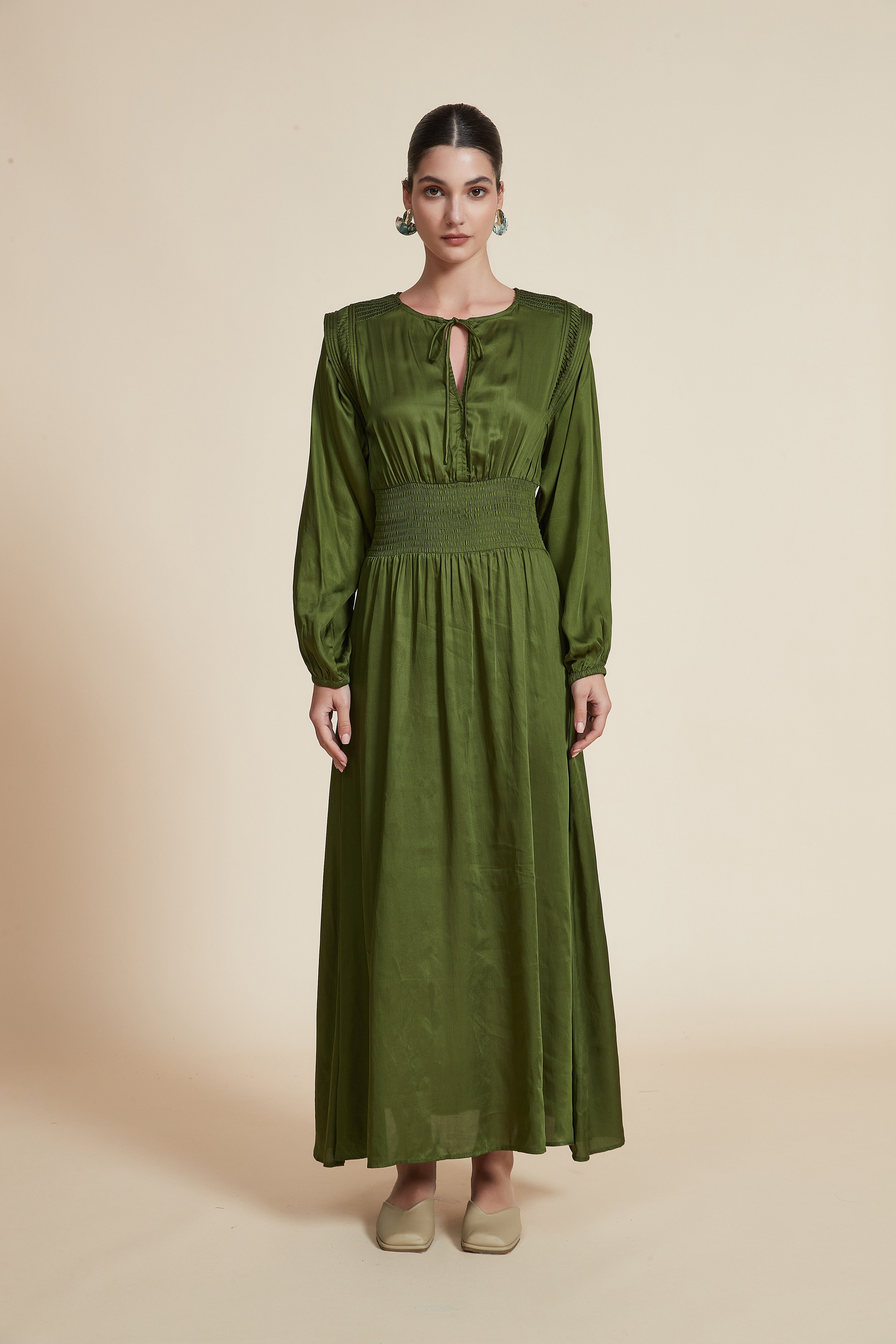 Long Dress with Long Sleeves and Round Neckline