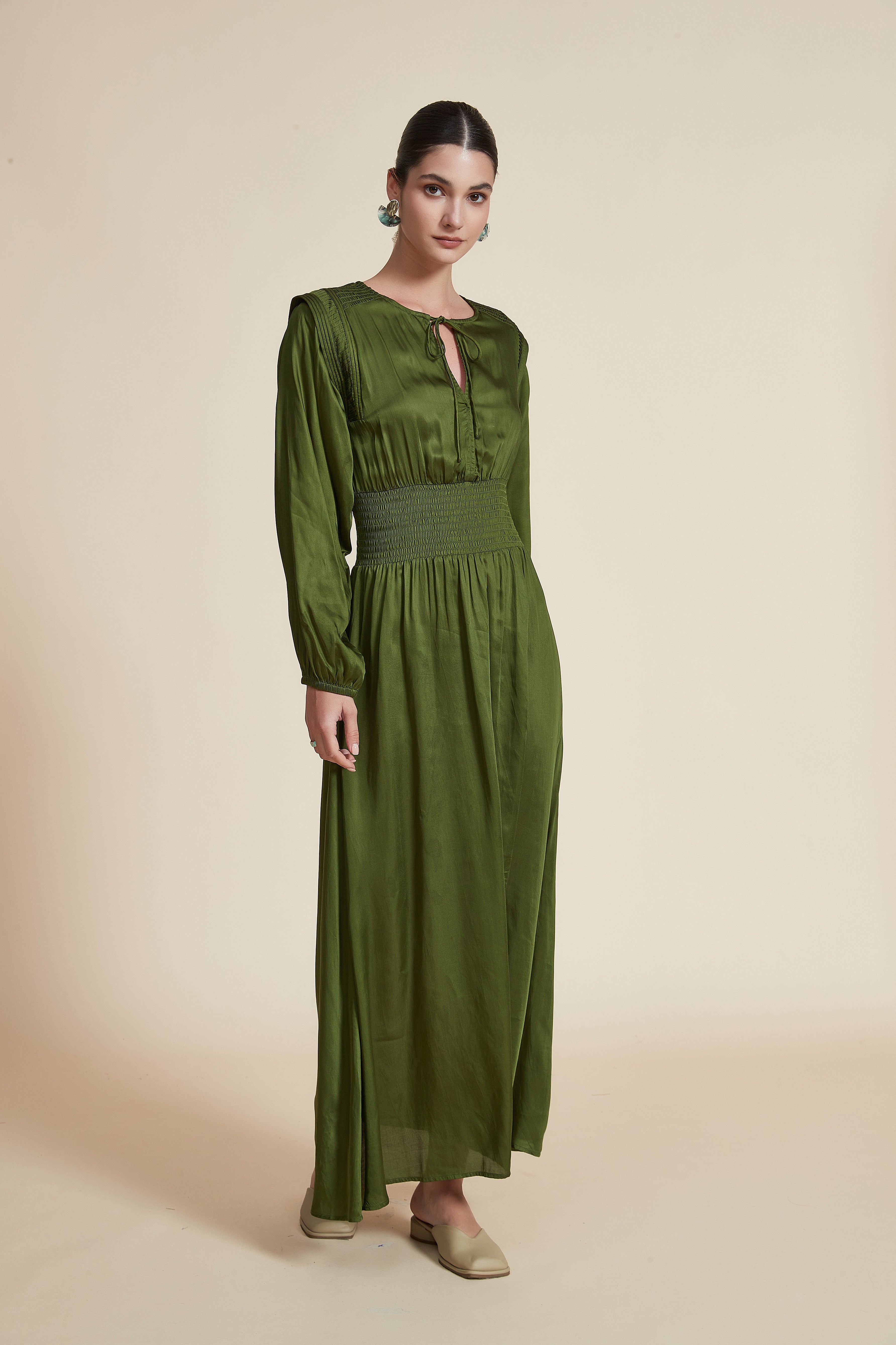 Long Dress with Long Sleeves and Round Neckline