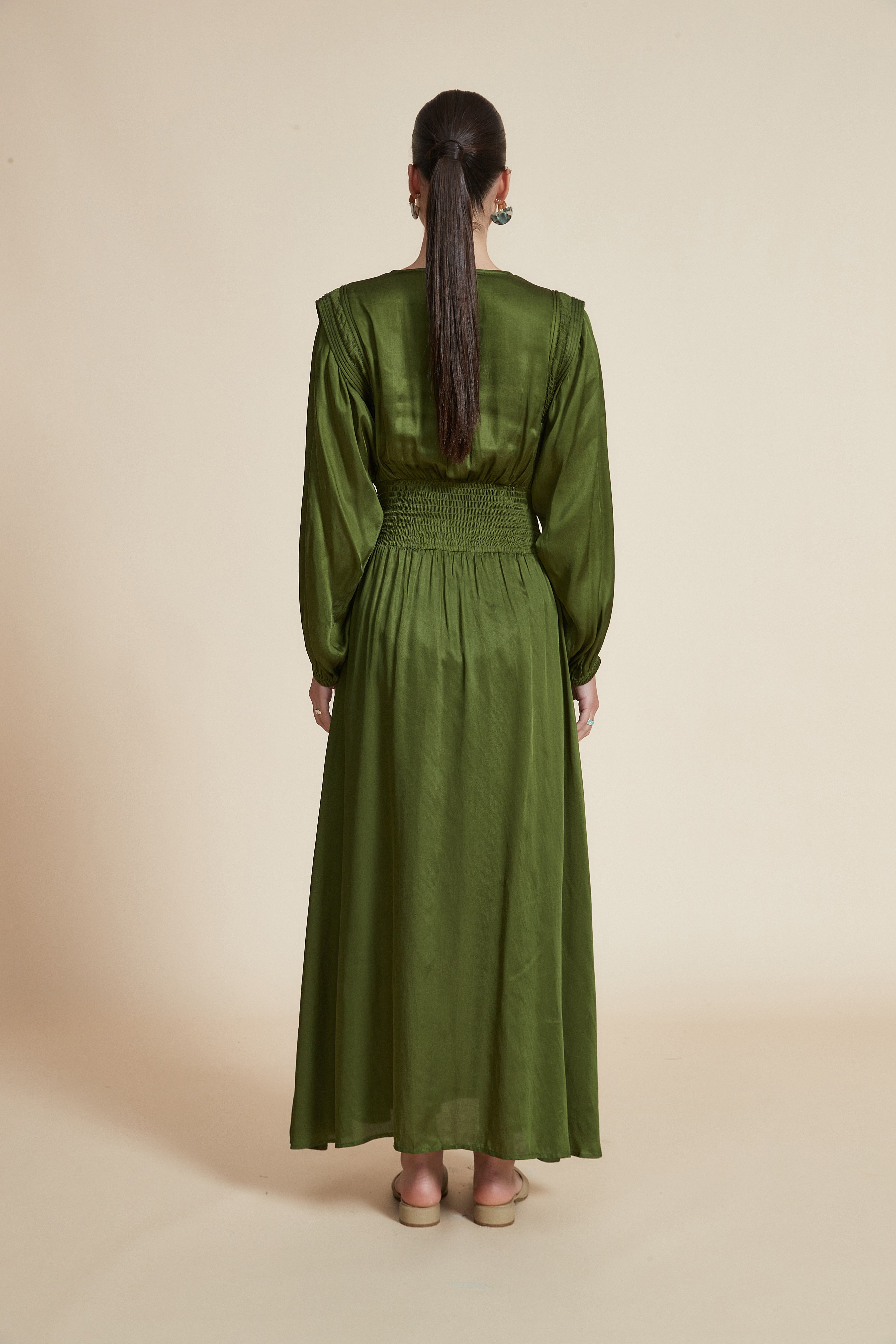 Long Dress with Long Sleeves and Round Neckline