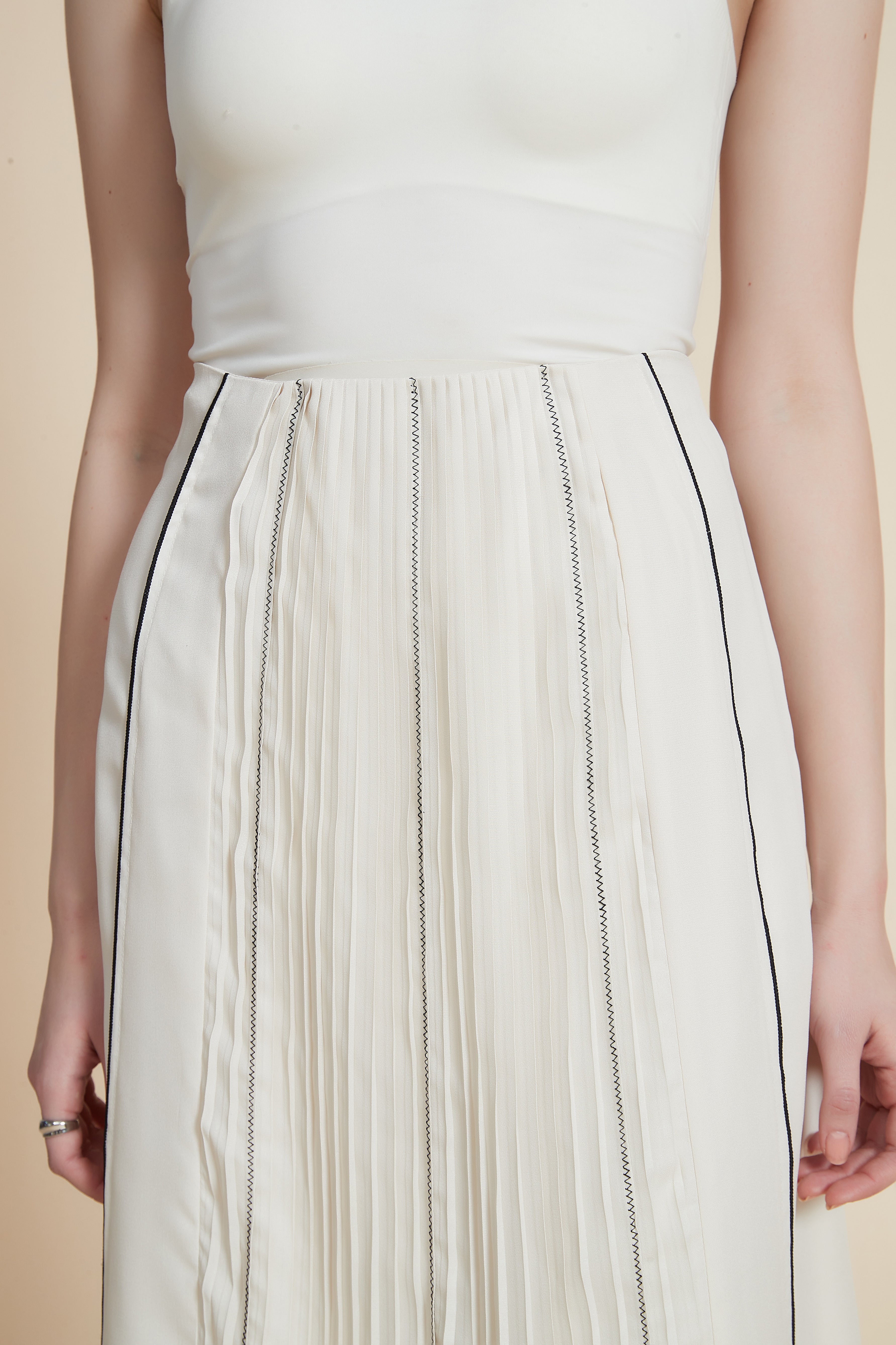 تنورة ميدي مخططة بالطول خطوط متباعدة