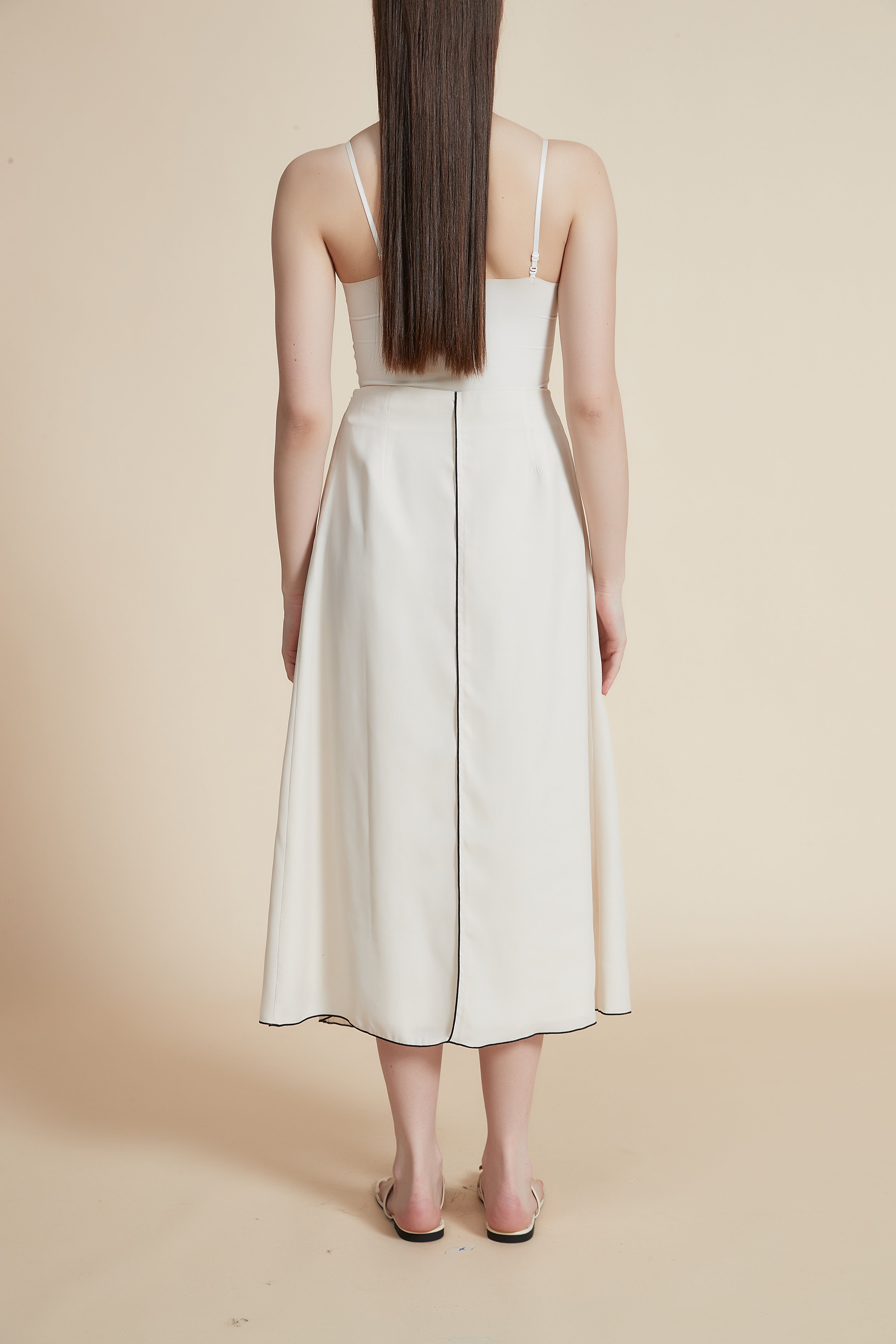 تنورة ميدي مخططة بالطول خطوط متباعدة