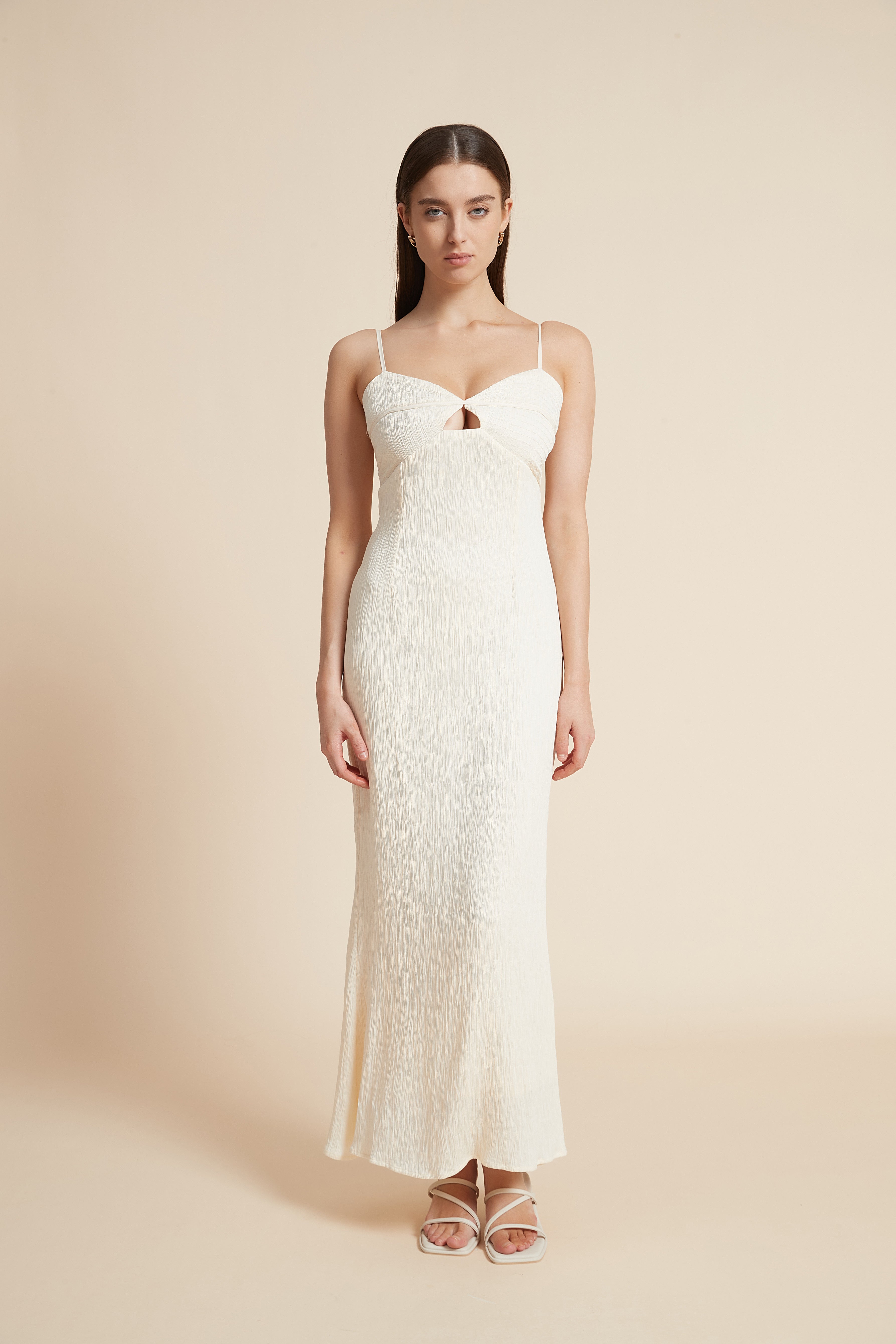 فستان طويل بحزام