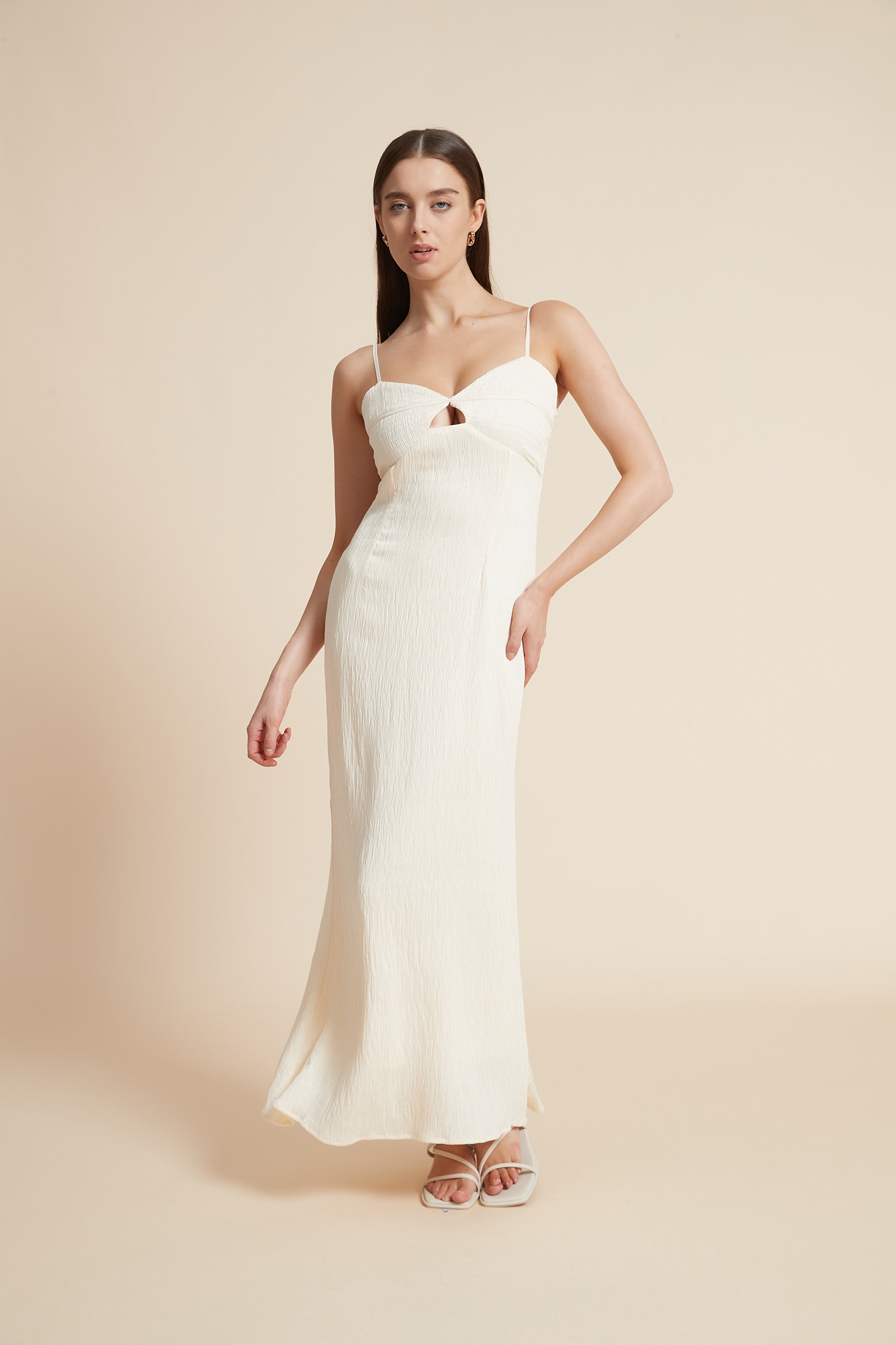 فستان طويل بحزام