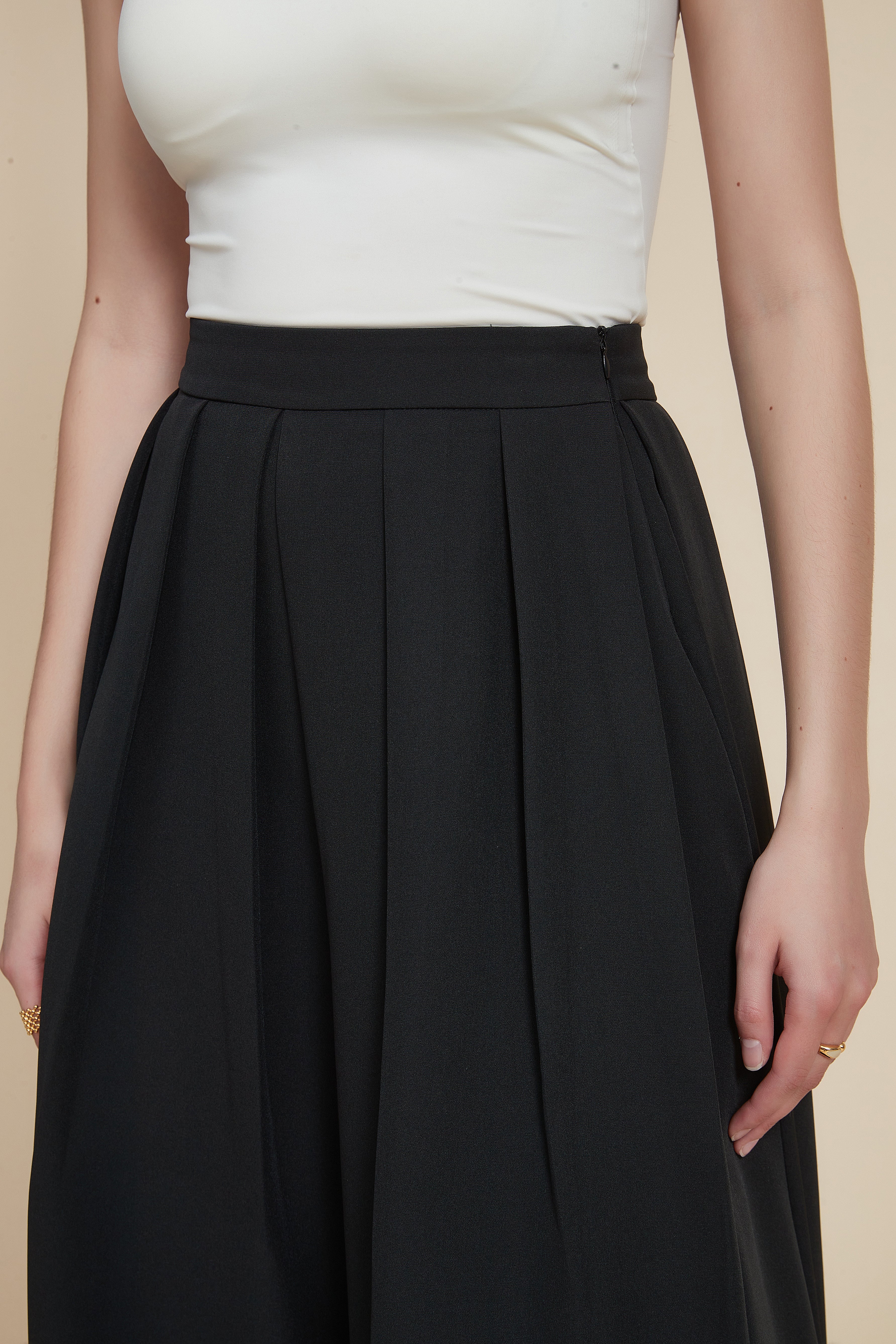 تنورة ميدي مكشكشة سادة