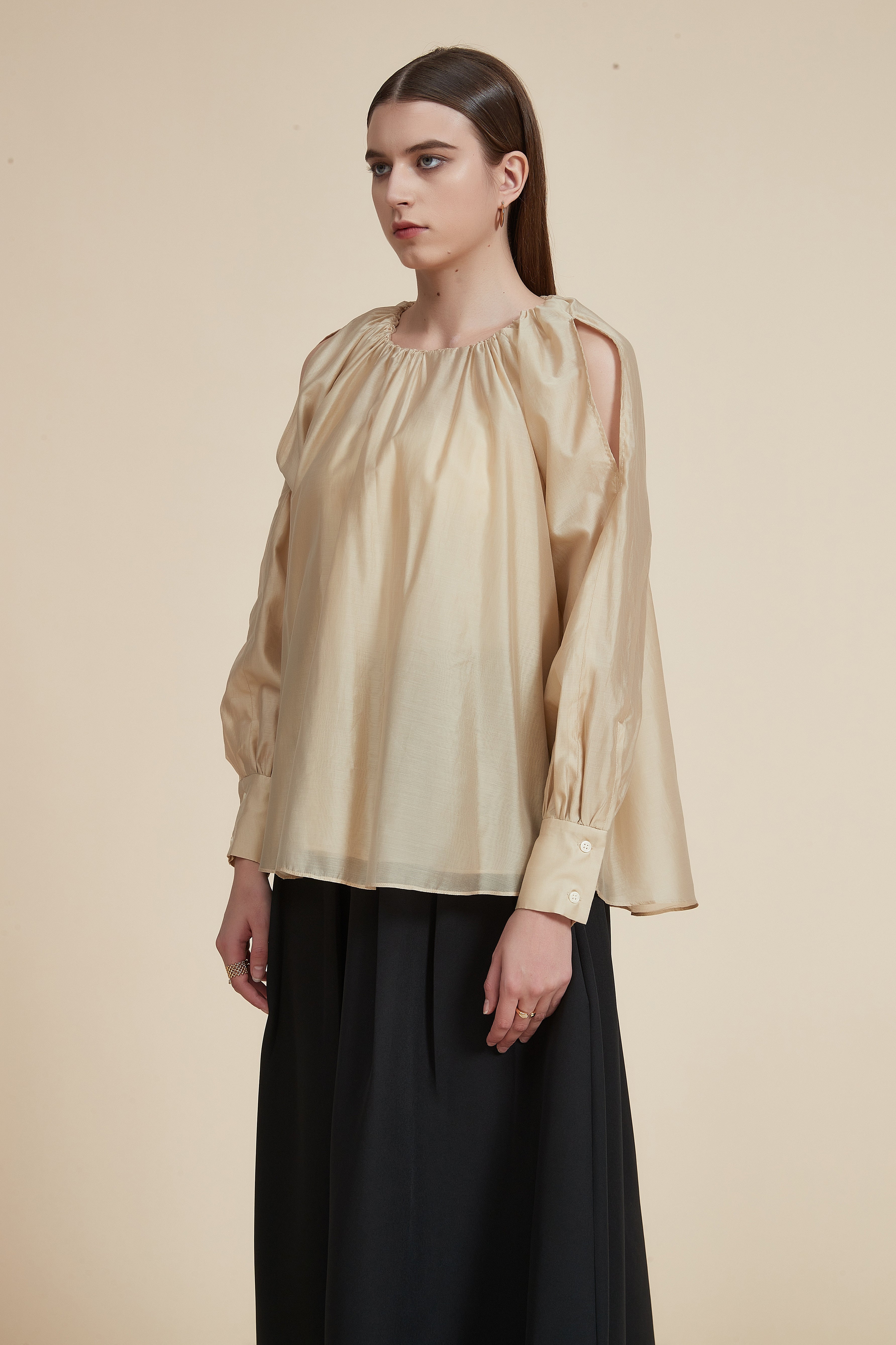 Ruffled Blouse with Round Neck and Long Sleeves