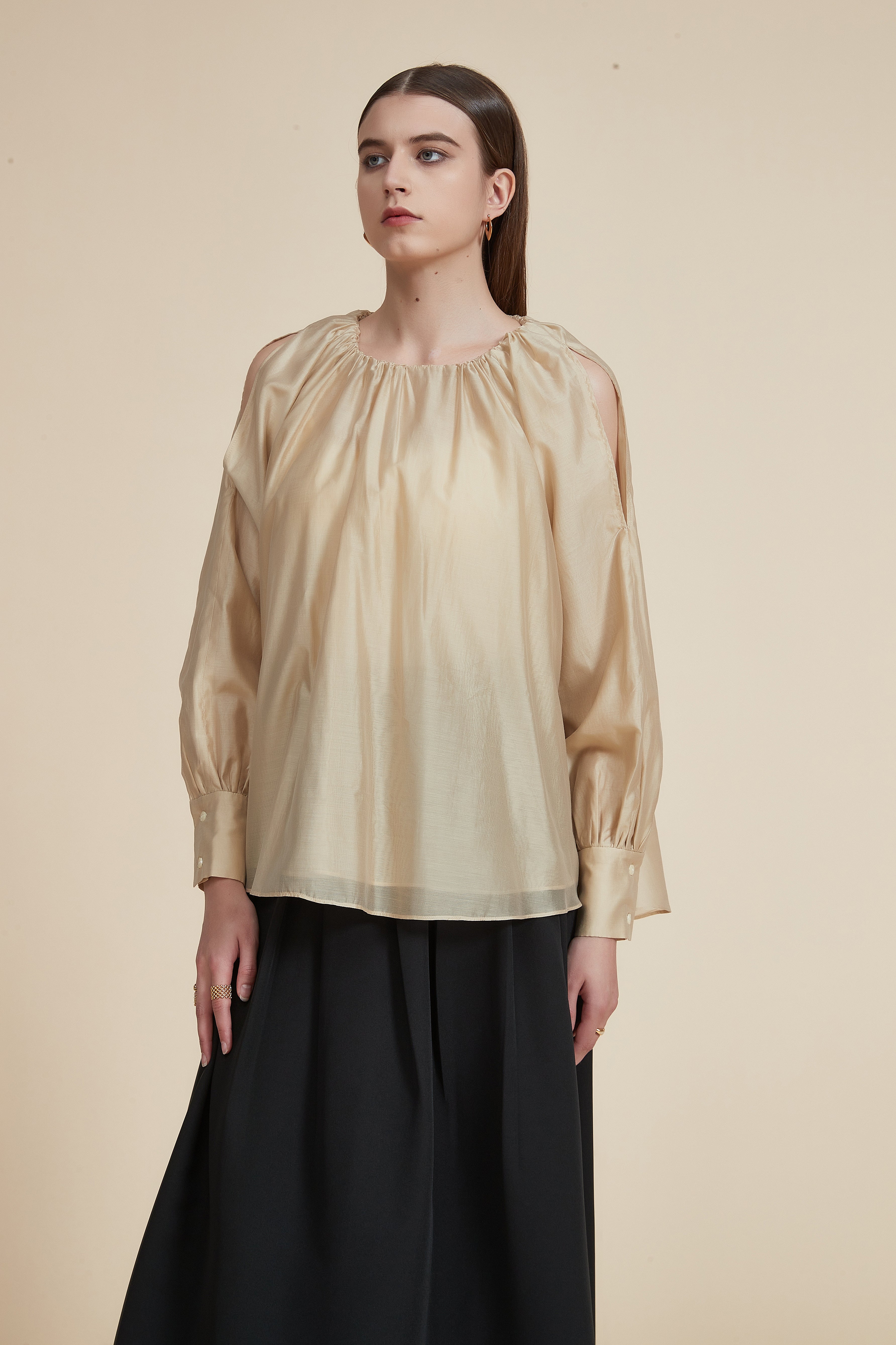 Ruffled Blouse with Round Neck and Long Sleeves