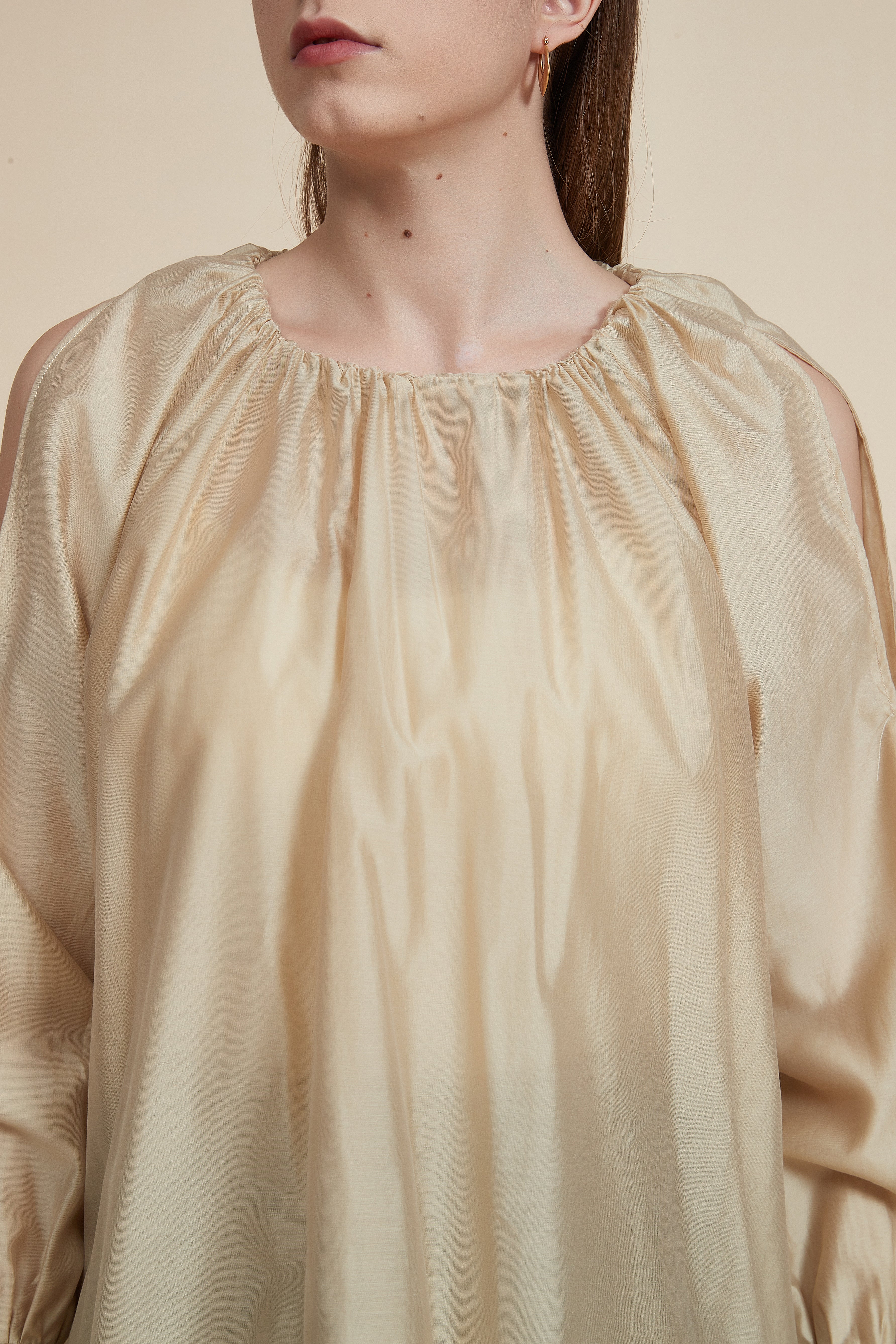 Ruffled Blouse with Round Neck and Long Sleeves