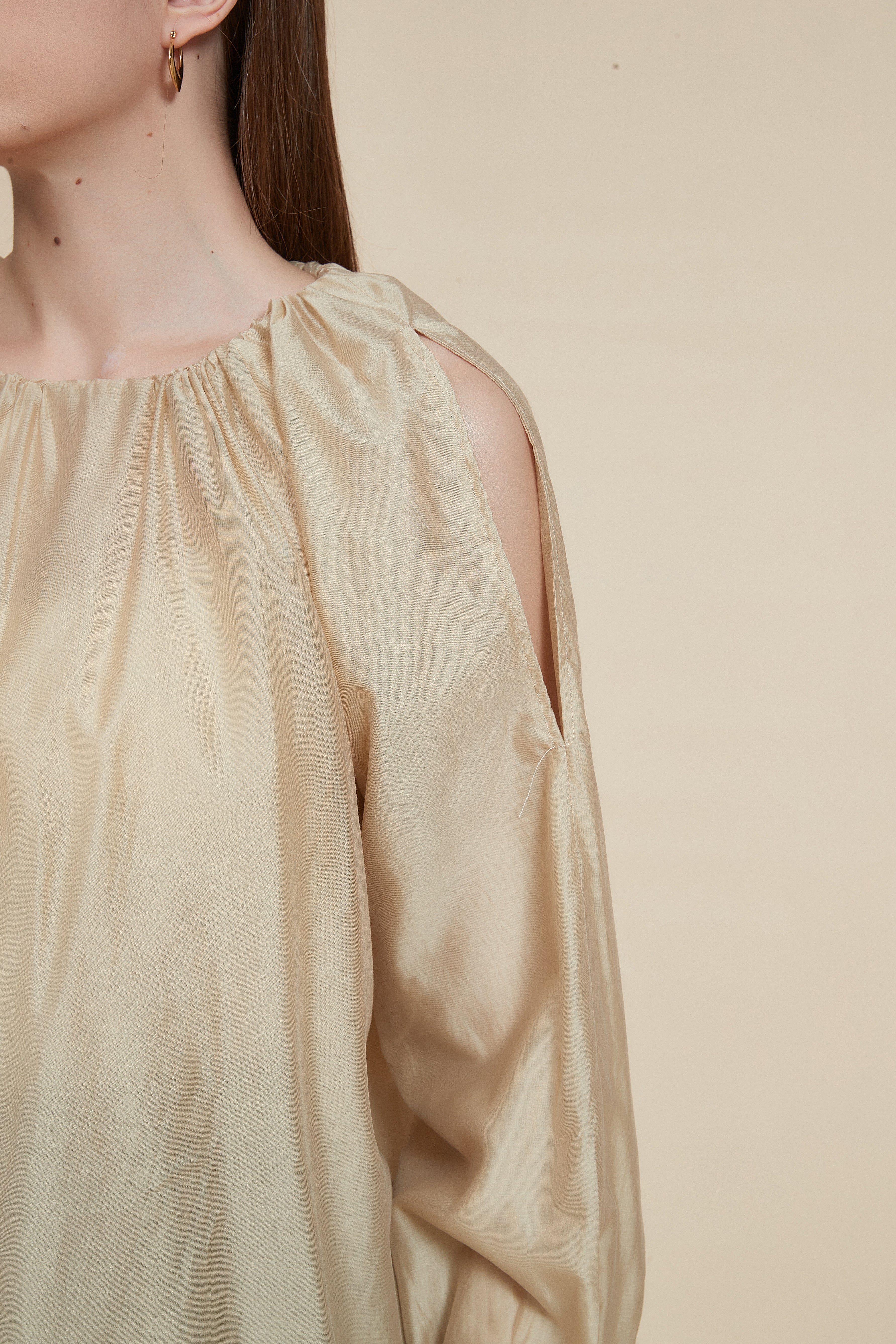 Ruffled Blouse with Round Neck and Long Sleeves
