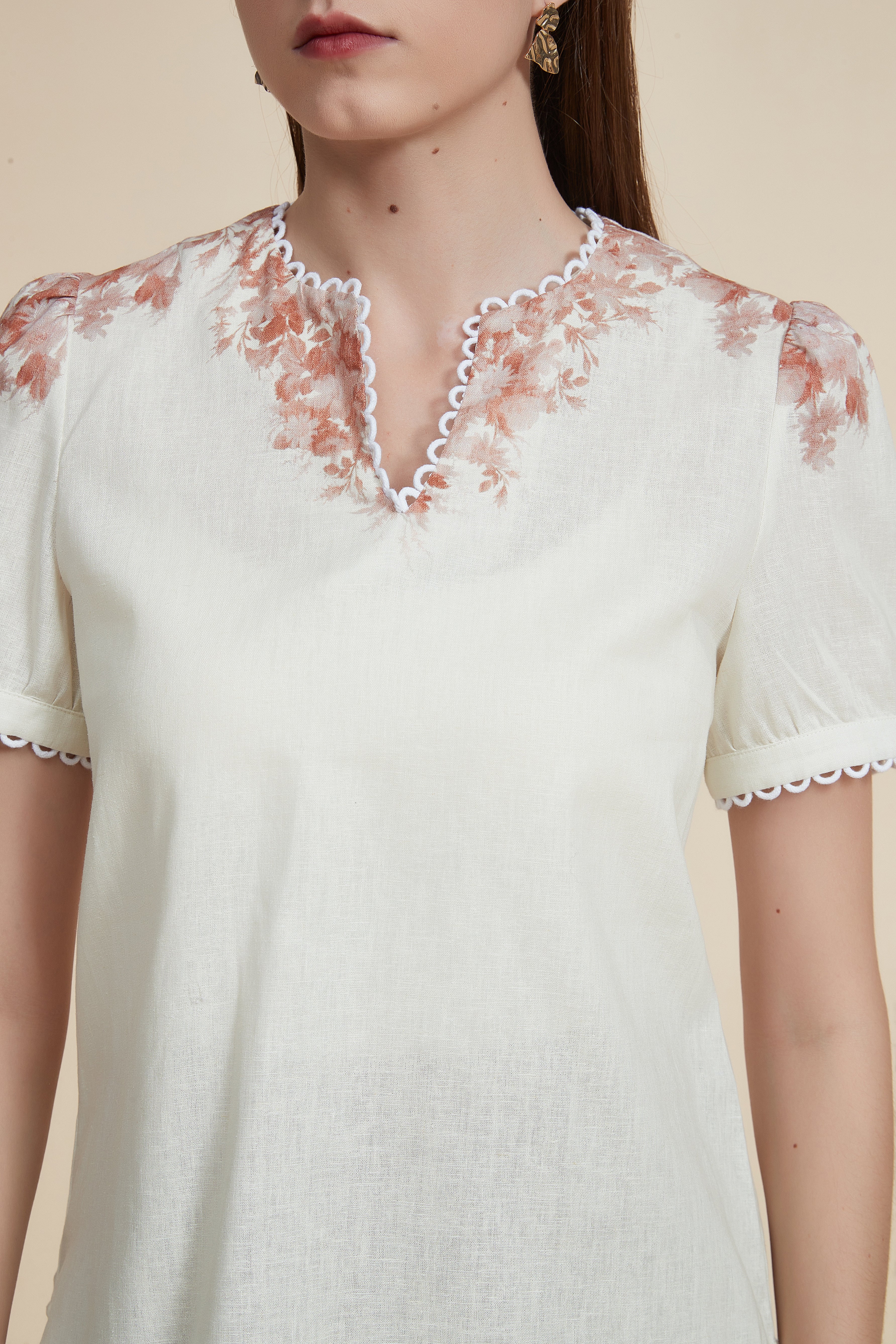 Waist-Length Half-Sleeve Blouse