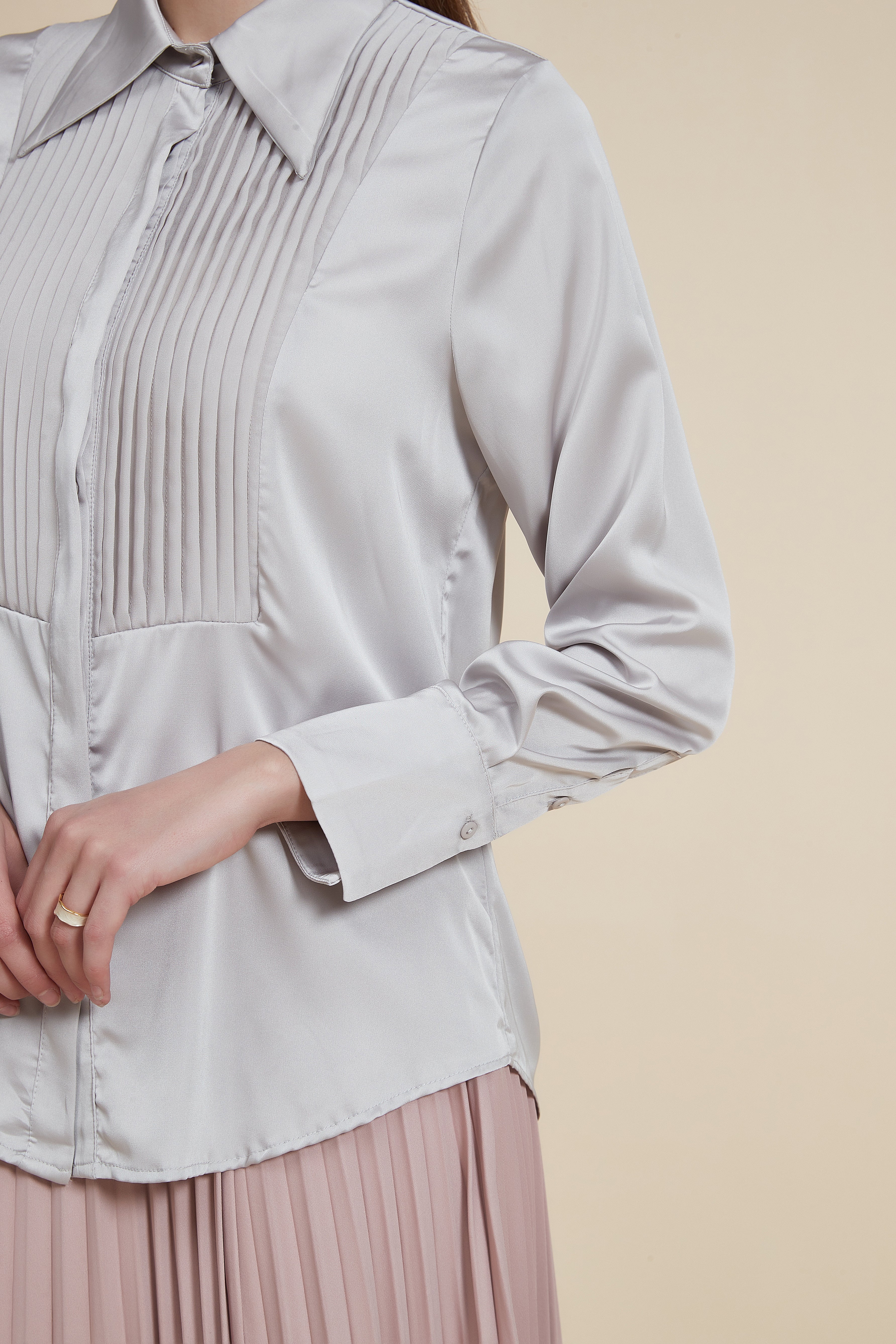 Plain shirt with pleated details long sleeve