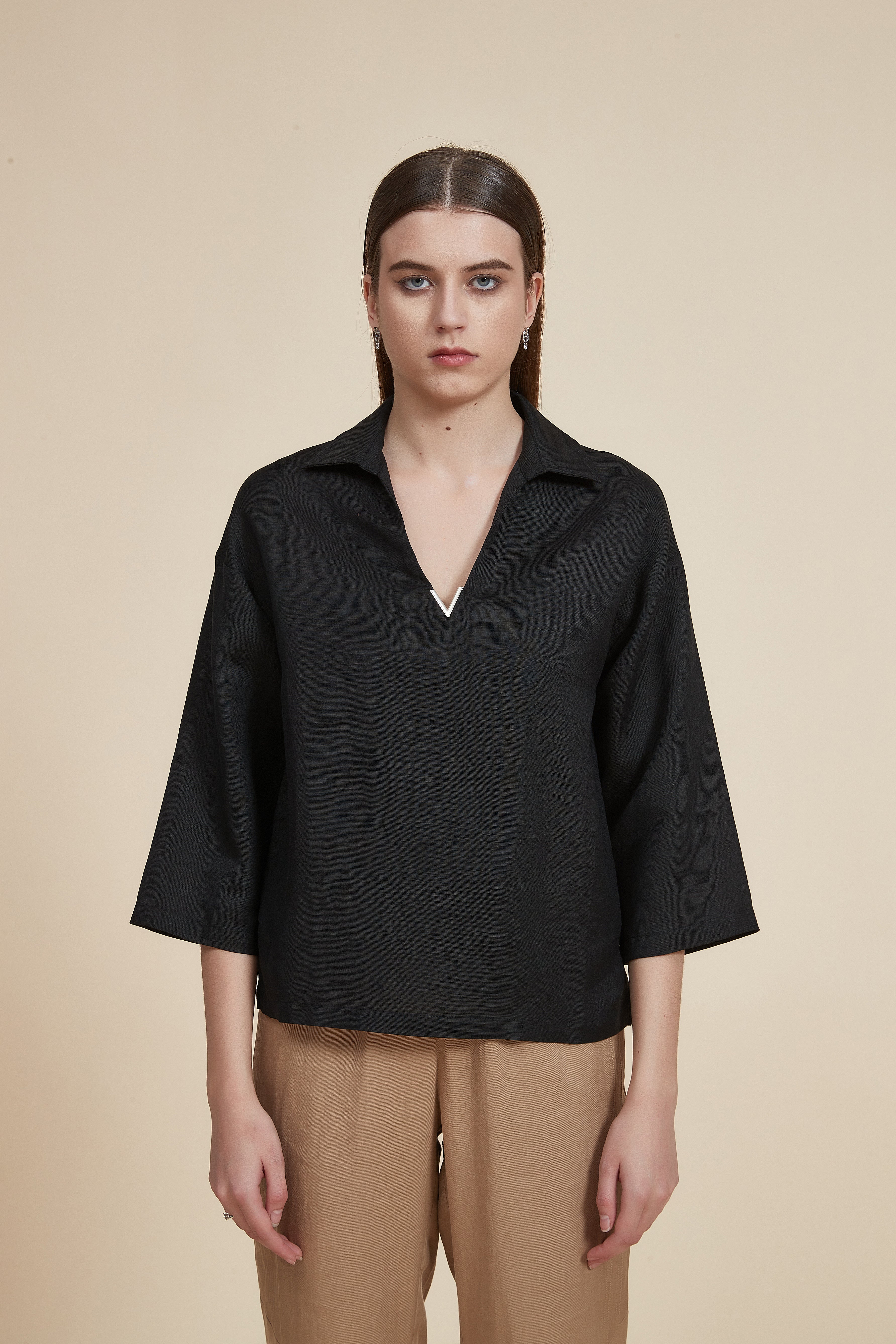 4/3 sleeve blouse with waist length and V-neck