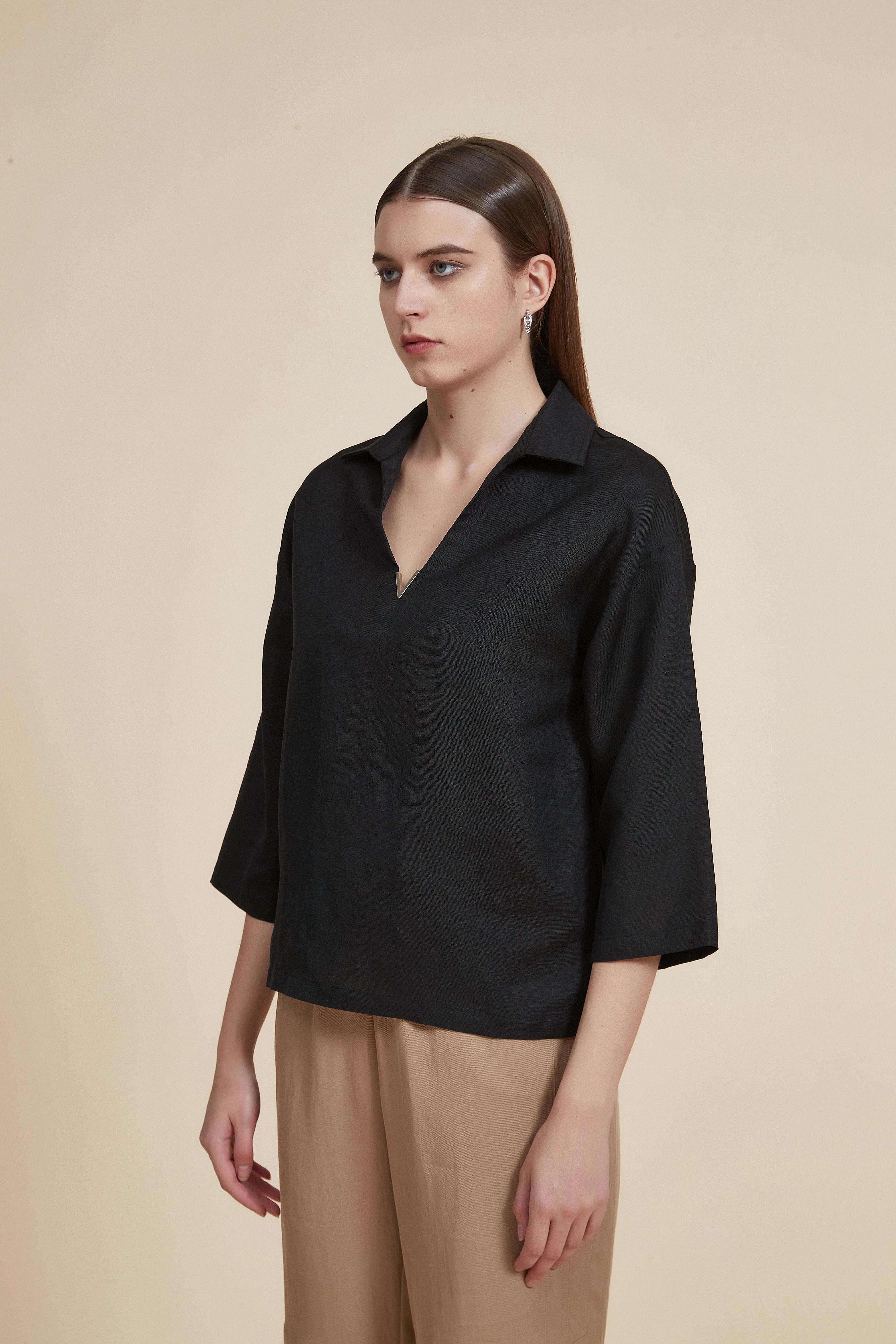 4/3 sleeve blouse with waist length and V-neck